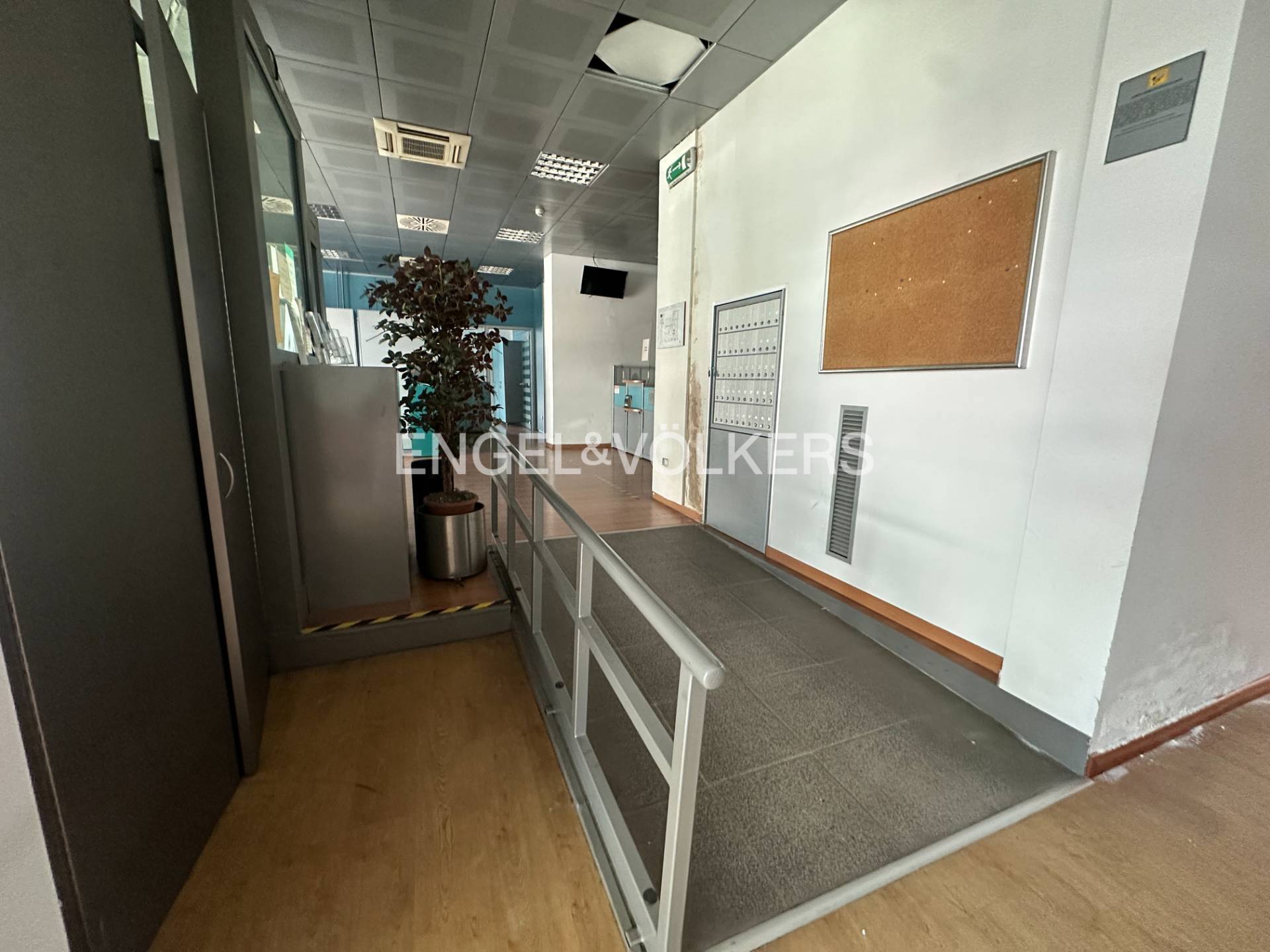 Locale commerciale in affitto a Pescara, Centro