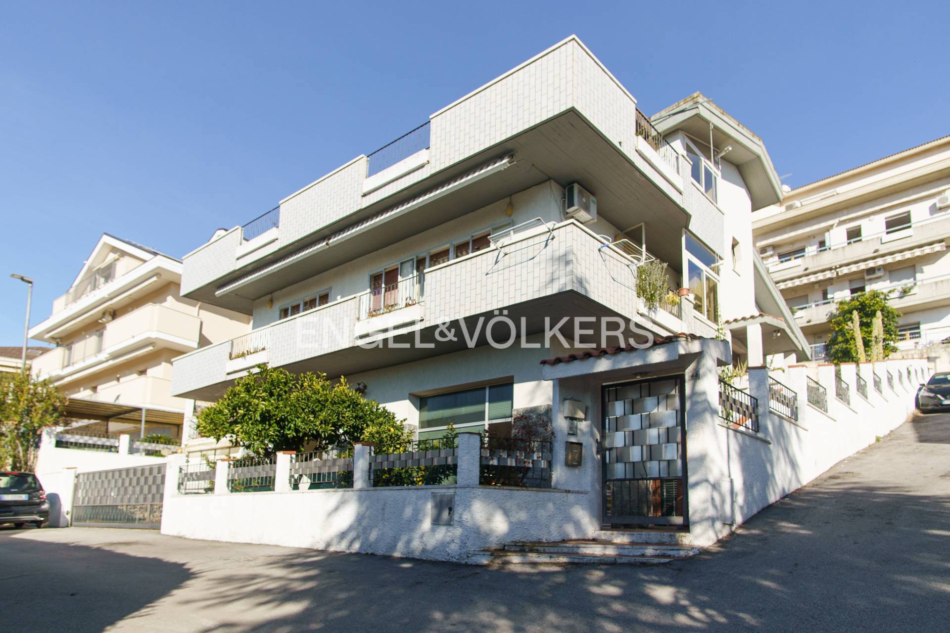 Stabile in vendita a Pescara, Zona Colli