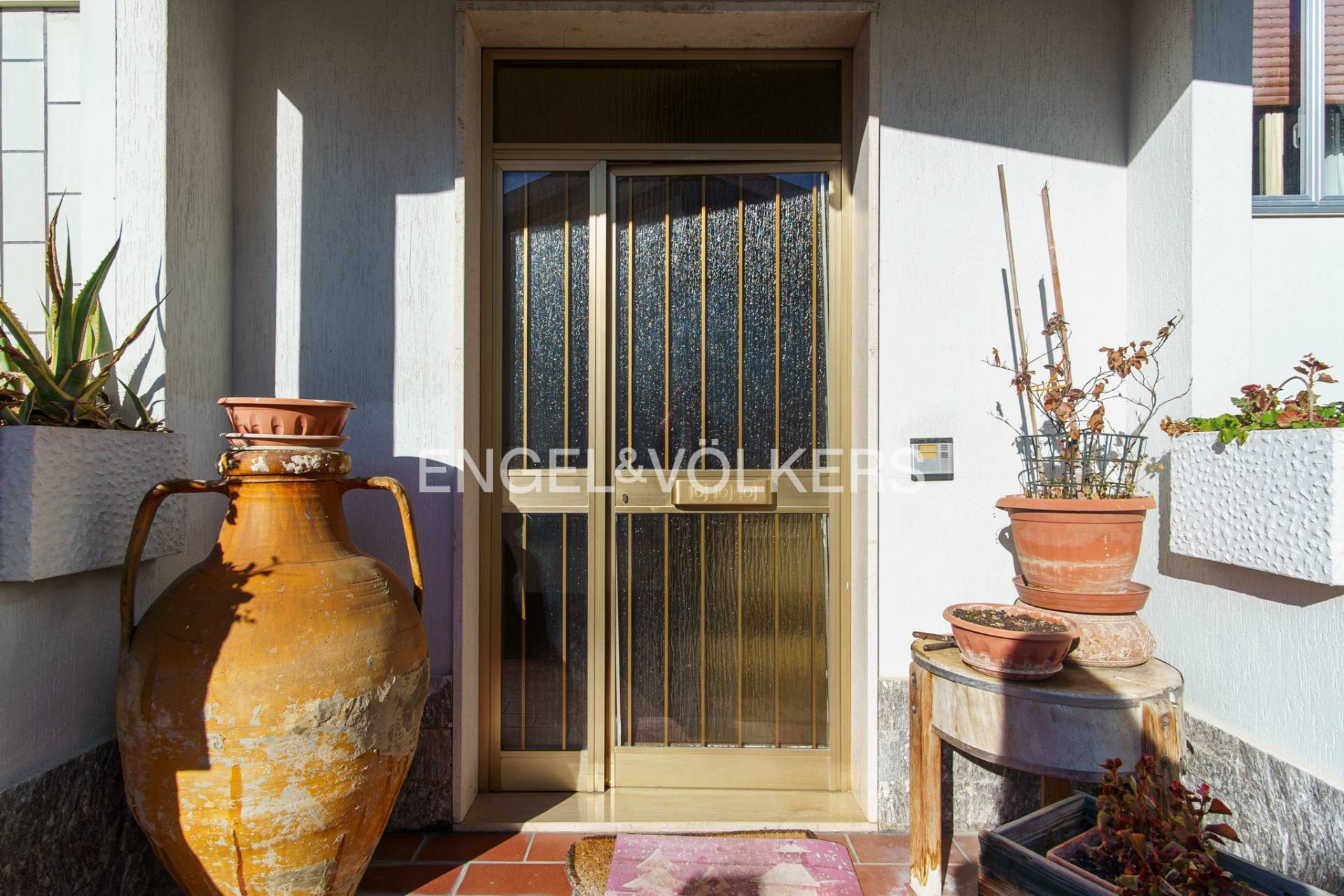 Stabile in vendita a Pescara, Zona Colli