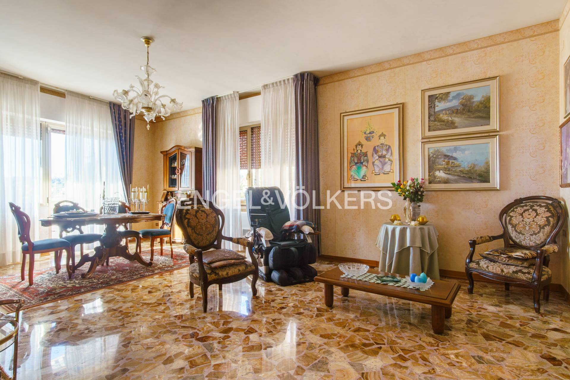 Stabile in vendita a Pescara, Zona Colli