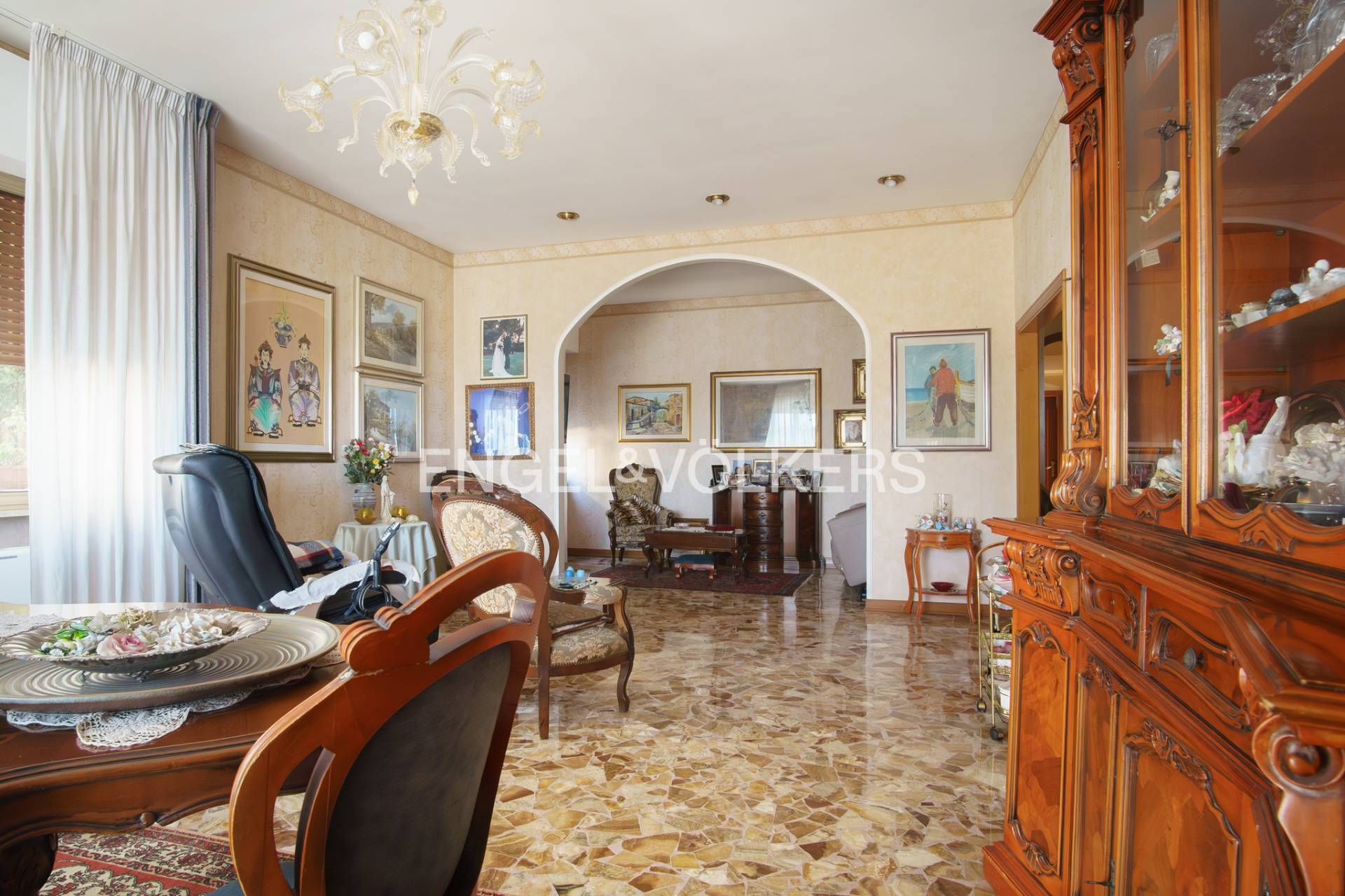 Stabile in vendita a Pescara, Zona Colli