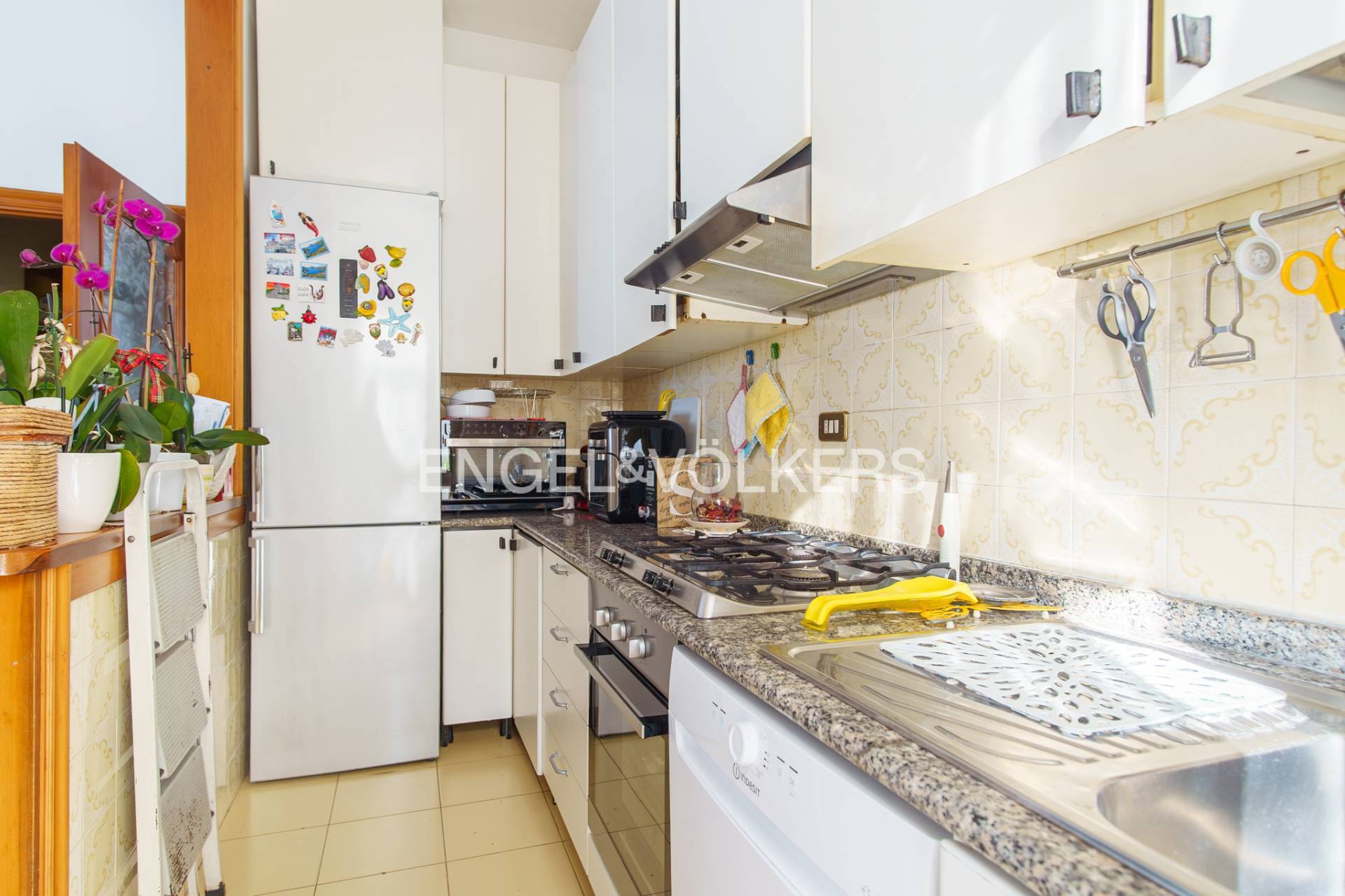 Stabile in vendita a Pescara, Zona Colli