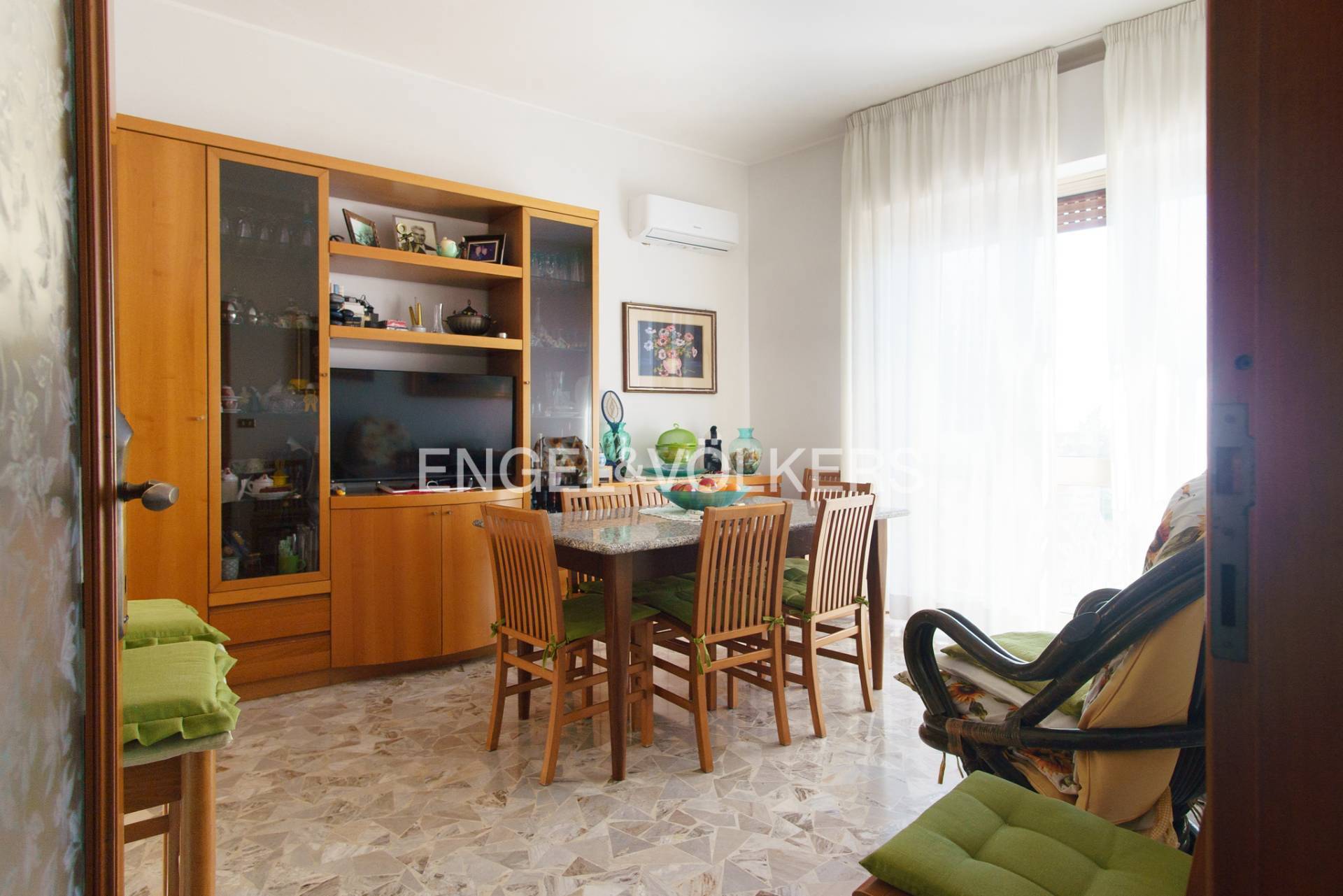 Stabile in vendita a Pescara, Zona Colli