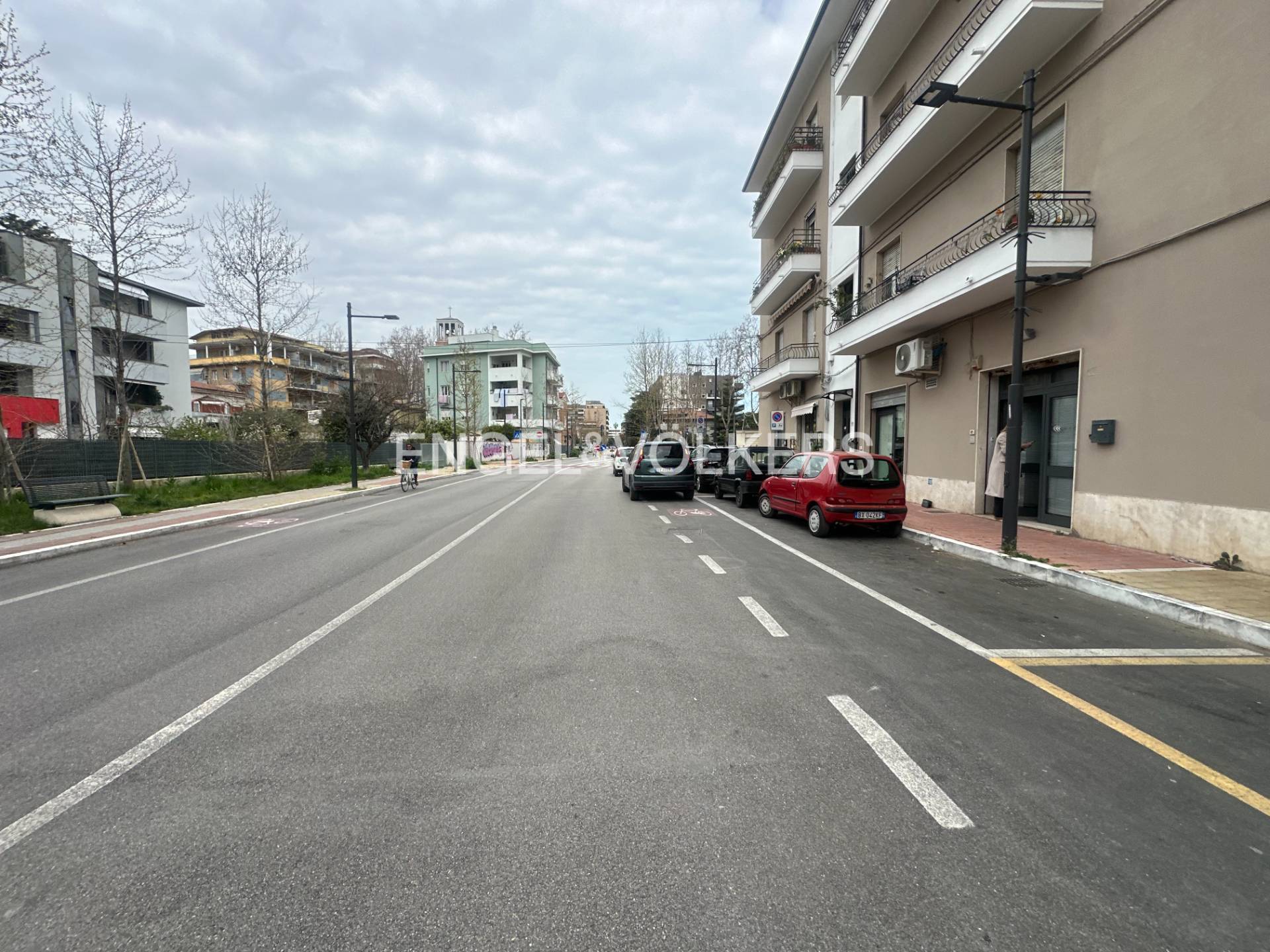 Locale commerciale in vendita a Pescara, Porta Nuova