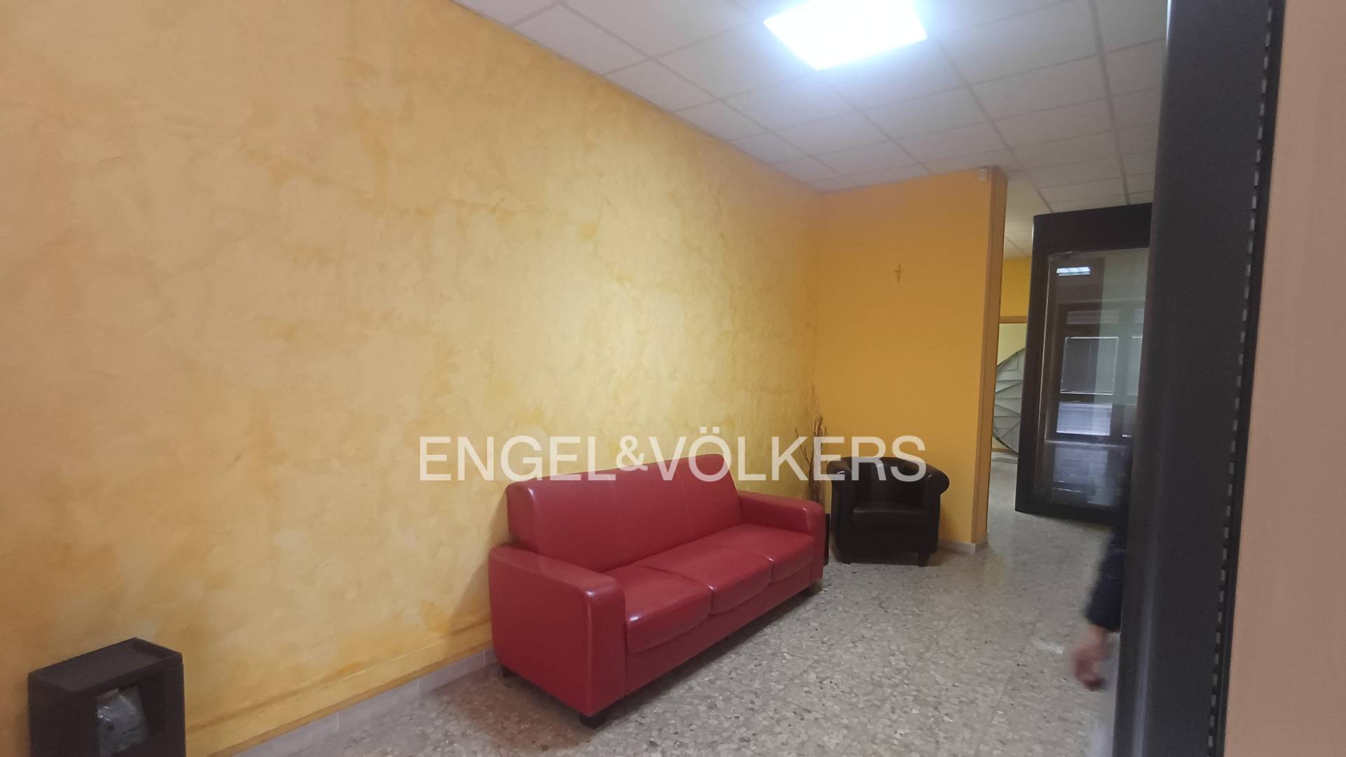 Locale commerciale in vendita a Pescara, Porta Nuova