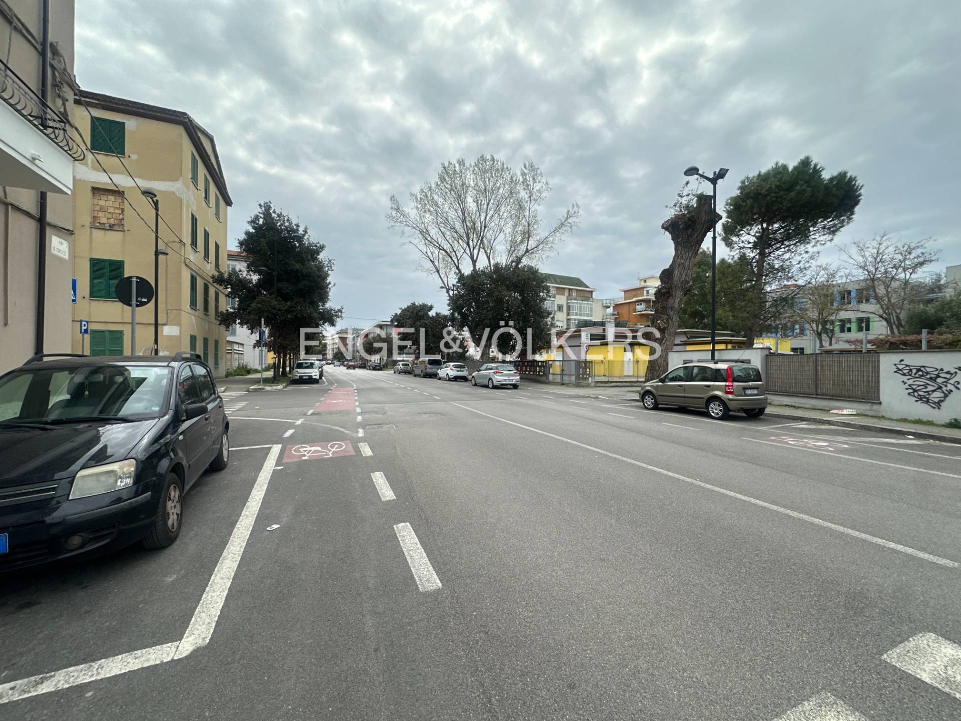 Locale commerciale in vendita a Pescara, Porta Nuova