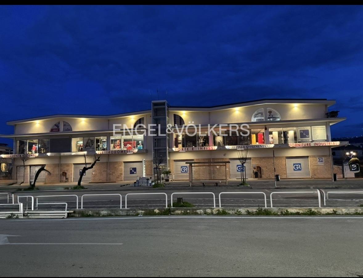Locale commerciale in affitto a San Giovanni Teatino