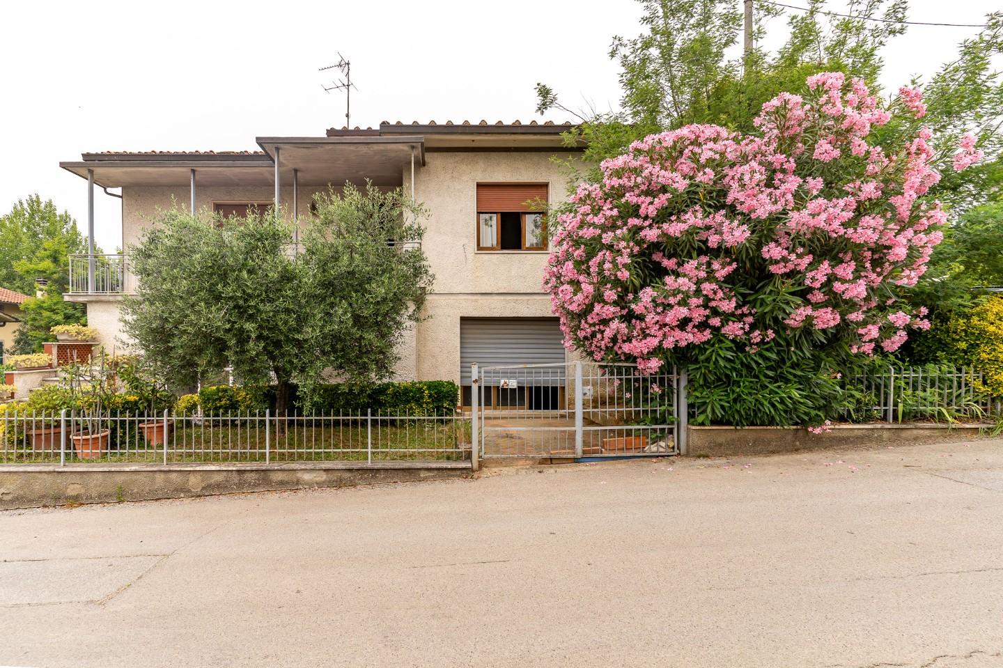 Villa Bifamiliare con giardino a Cerreto Guidi