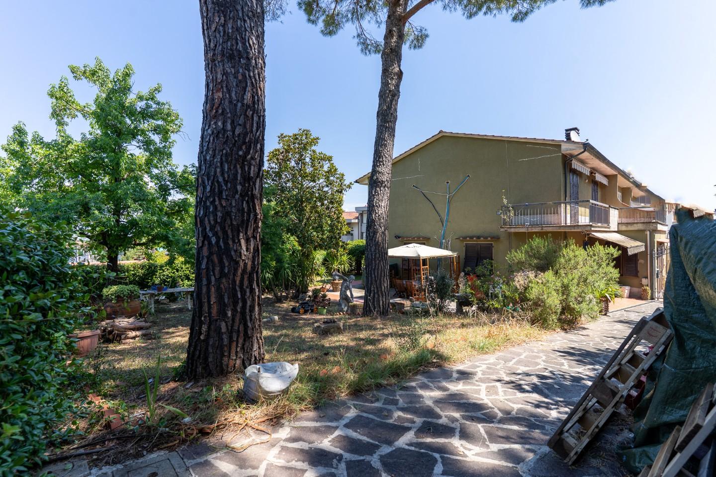 Villa con giardino a Lastra a Signa