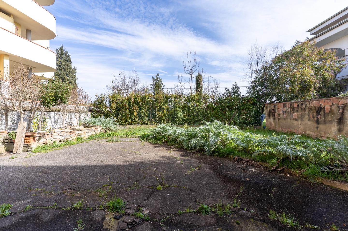 Villa con giardino, Empoli pozzale