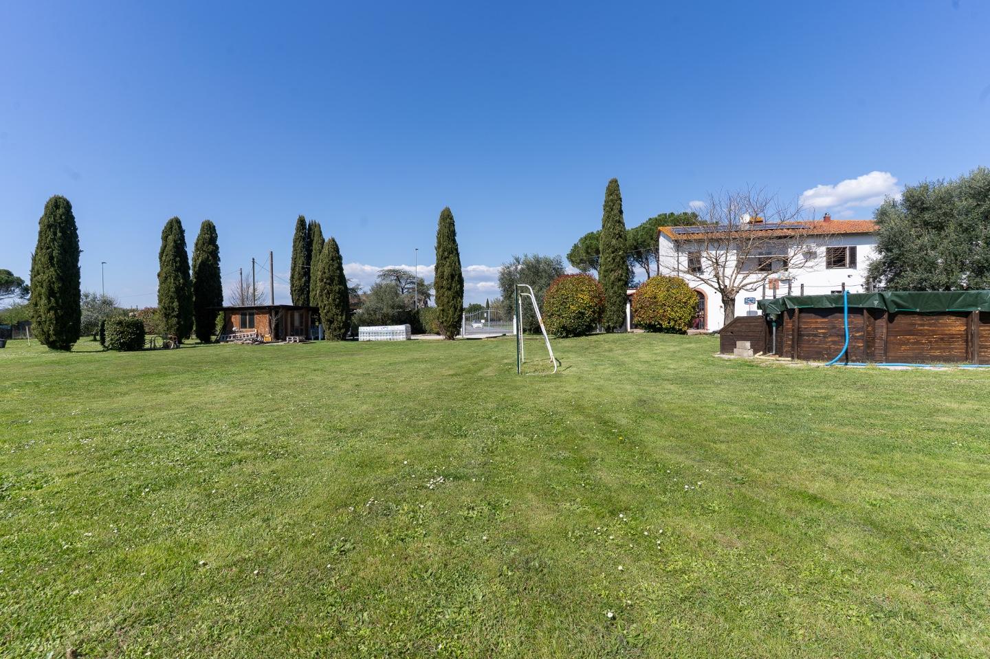 Rustico con giardino a Santa Croce sull'Arno