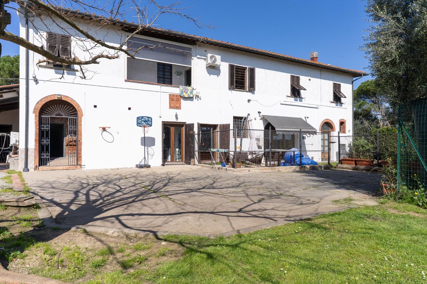 Rustico con giardino a Santa Croce sull'Arno