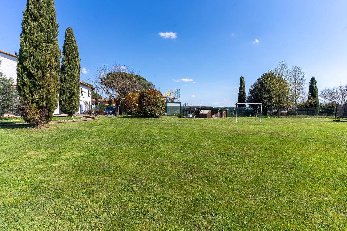 Rustico con giardino a Santa Croce sull'Arno