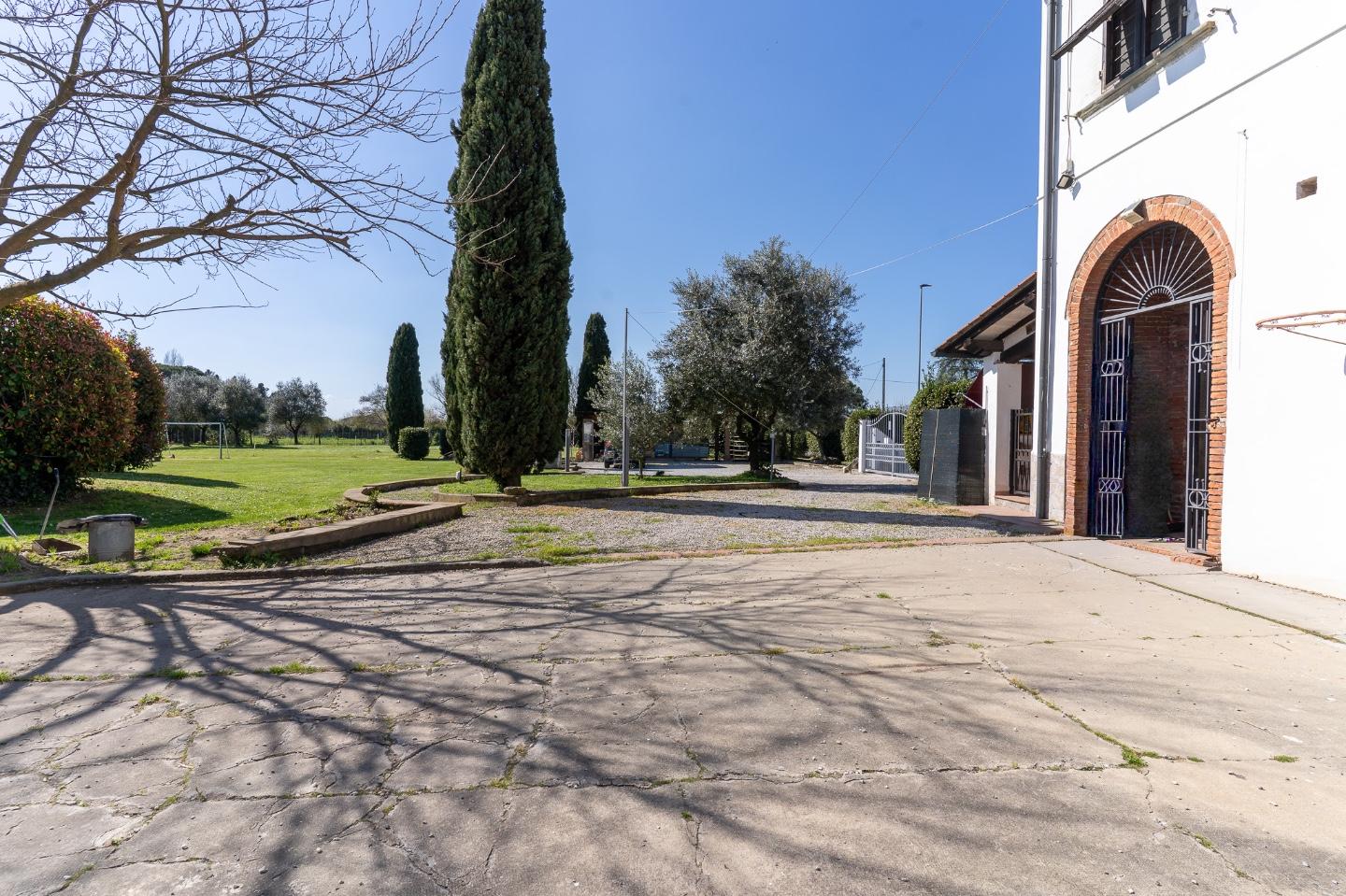 Rustico con giardino a Santa Croce sull'Arno