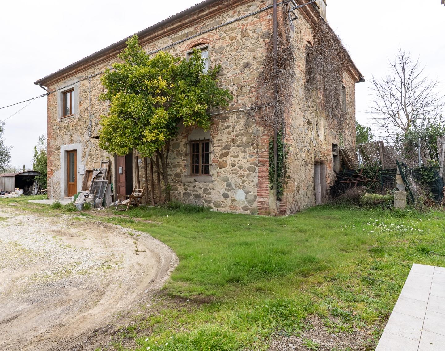Casa indipendente da ristrutturare, Vinci san pantaleo