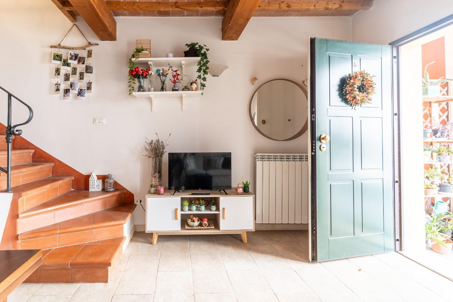 Casa indipendente arredata in affitto, Capraia e Limite limite