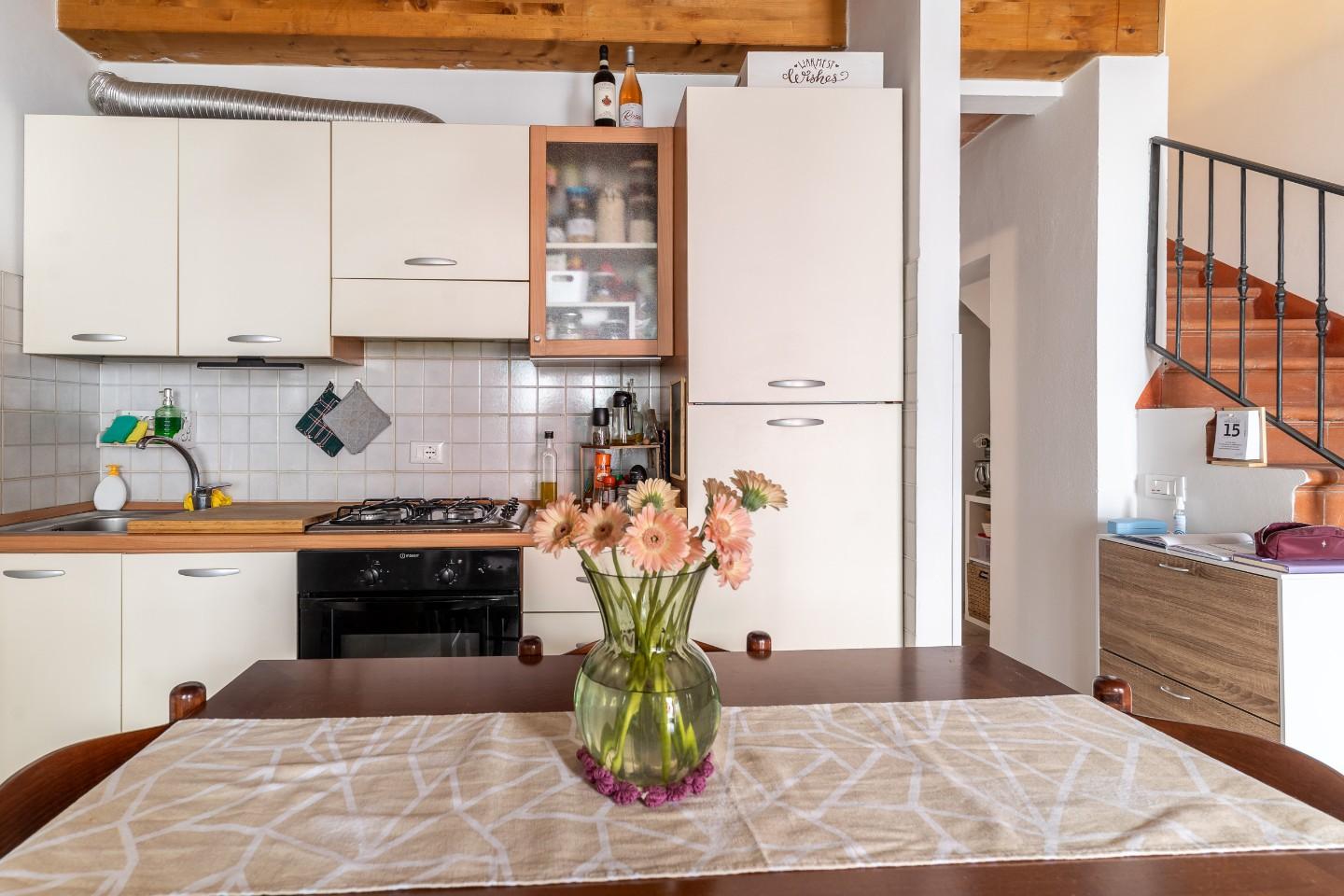 Casa indipendente arredata in affitto, Capraia e Limite limite