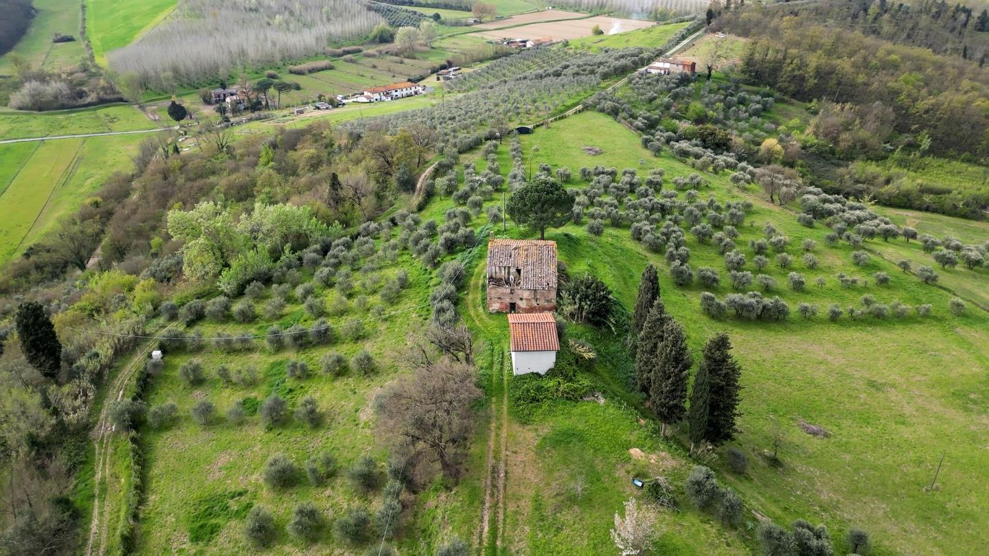 Rustico con giardino a Fucecchio