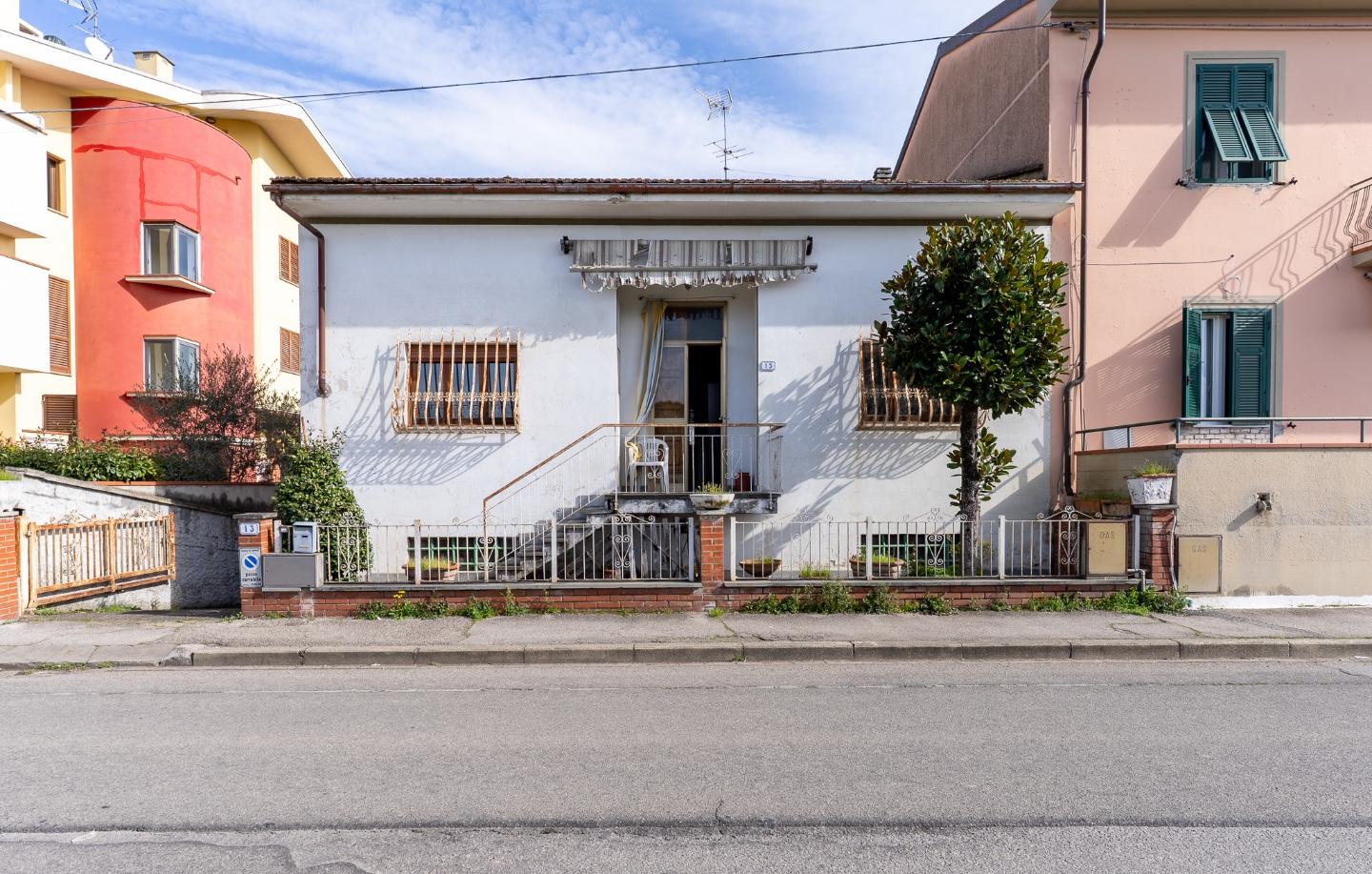 Villa con giardino, Empoli pozzale