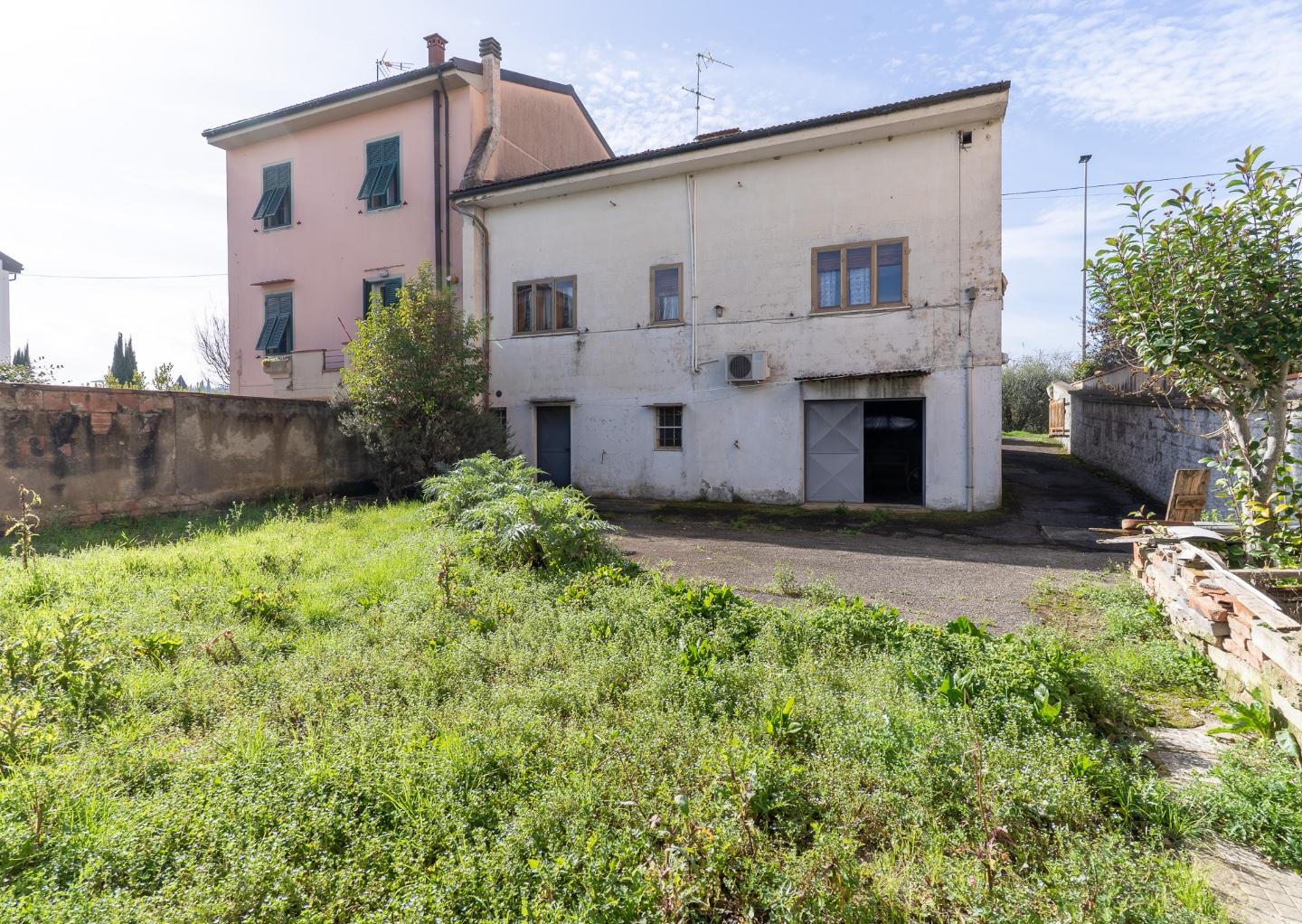 Villa con giardino, Empoli pozzale