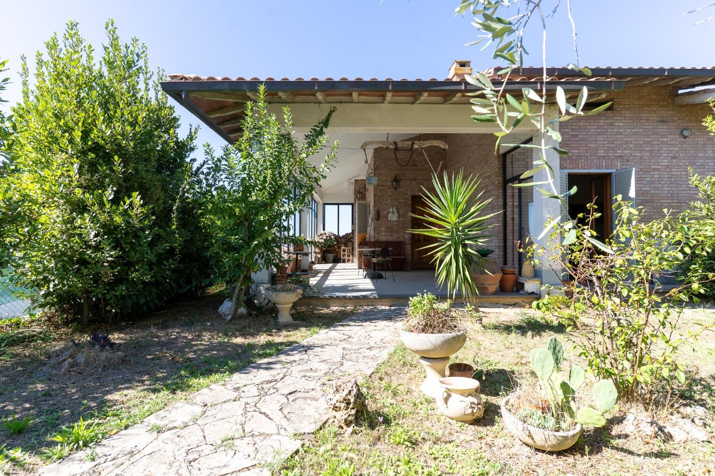 Villa con giardino a Montaione