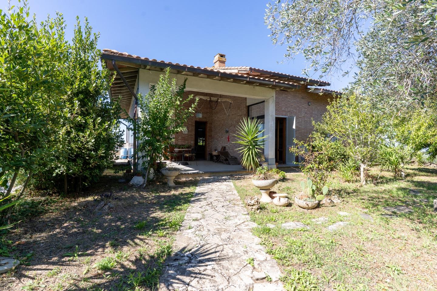 Villa con giardino a Montaione