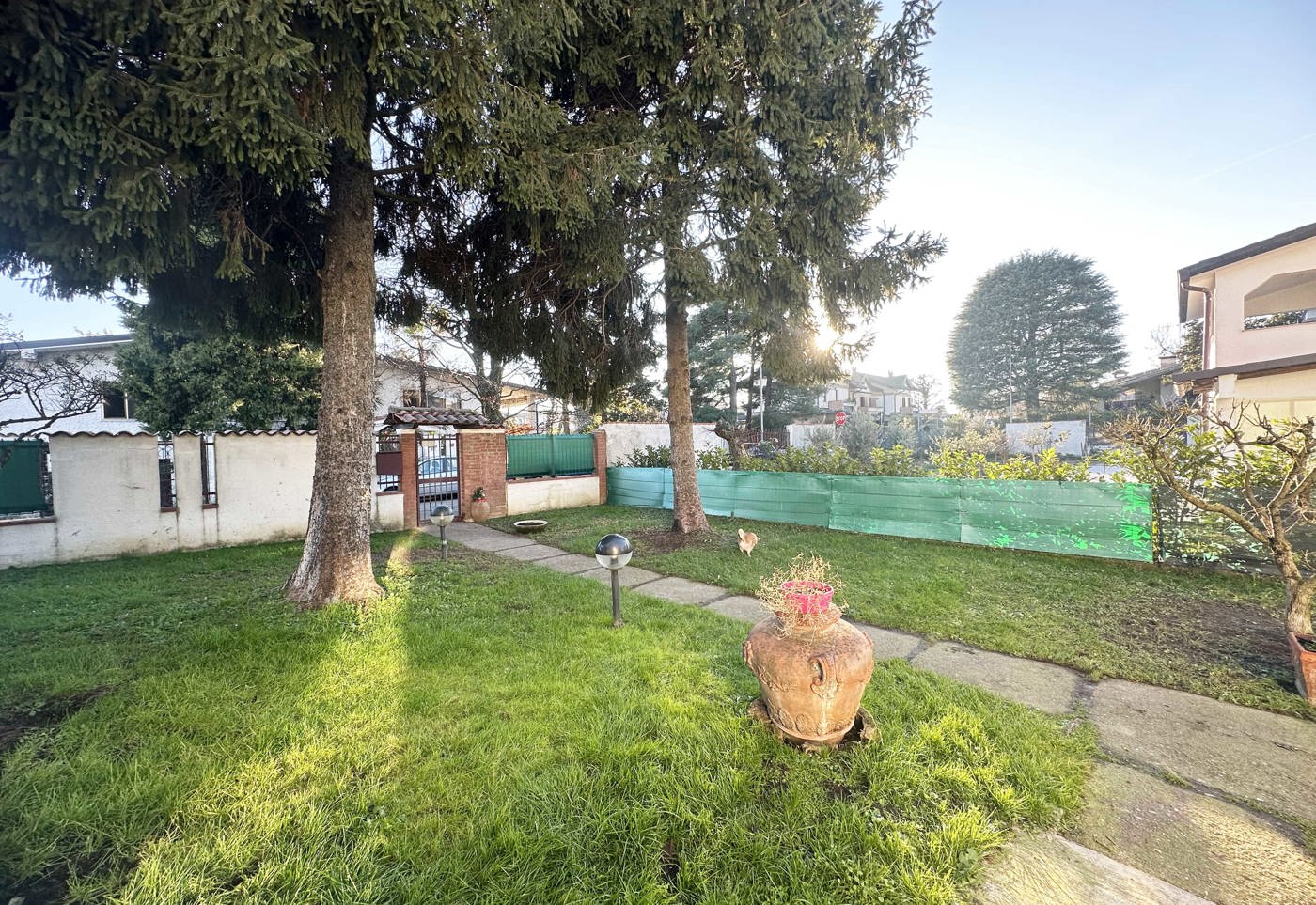 Villa con giardino a Trezzano sul Naviglio