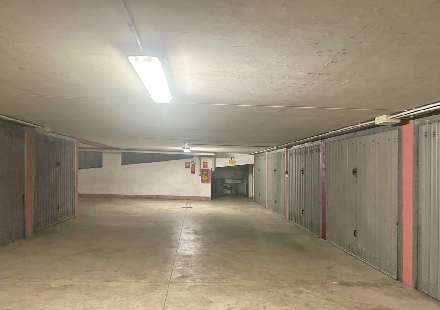 Box/Garage 16mq in vendita a Cesano Boscone