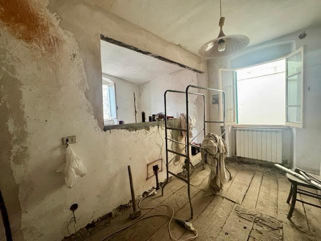 Casa indipendente da ristrutturare a Castelnuovo Magra