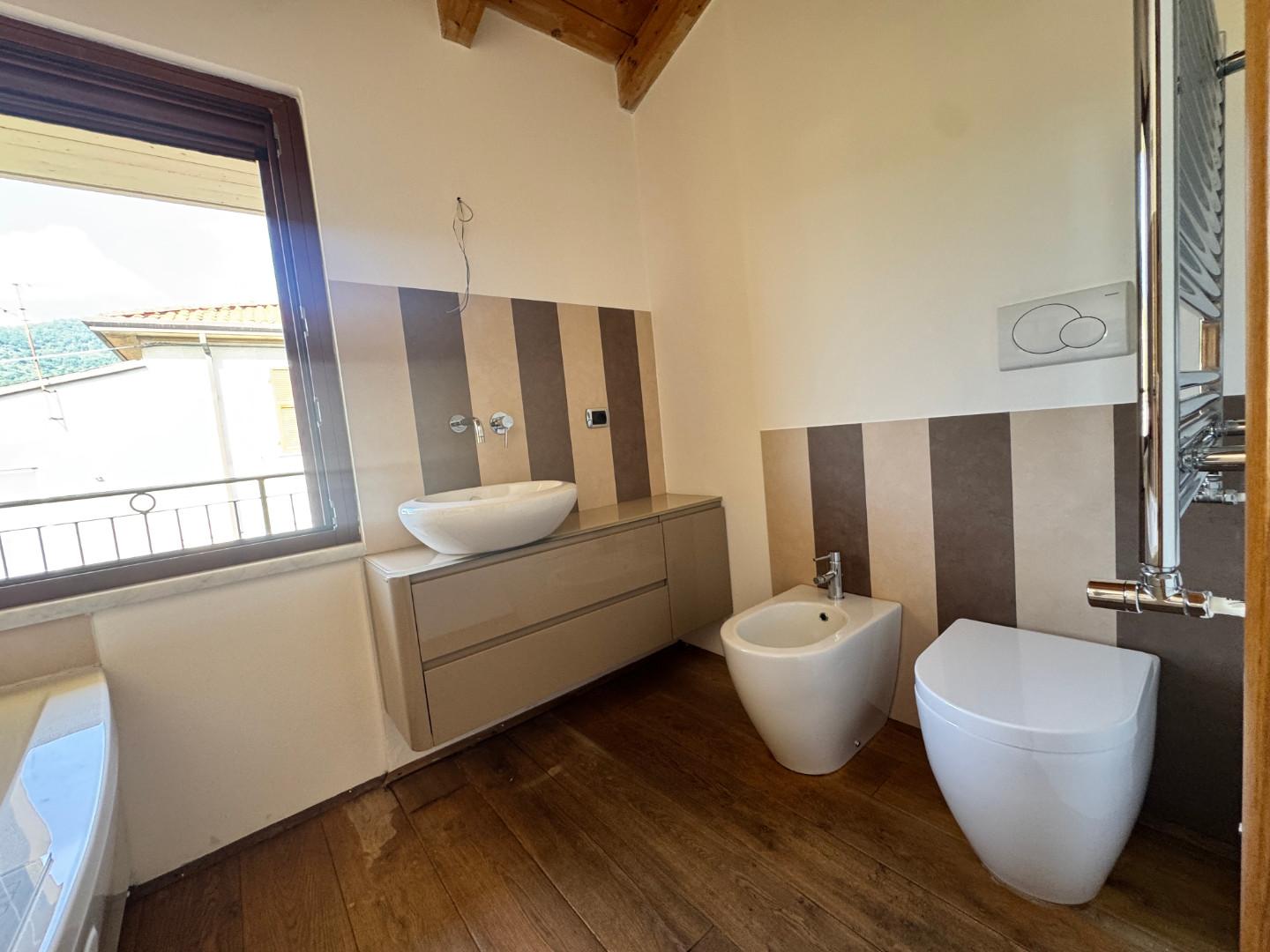 Villa con giardino, Carrara fossola