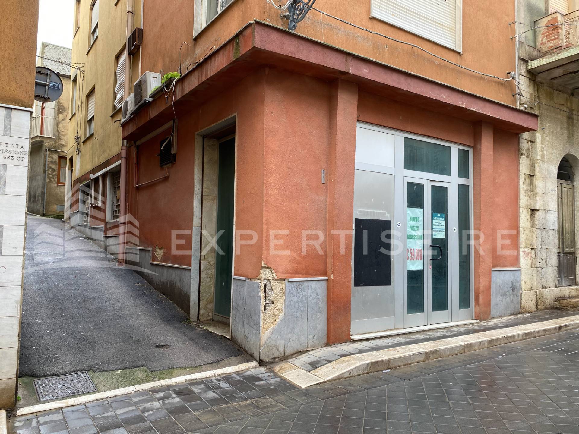 Locale commerciale in vendita a Castrofilippo