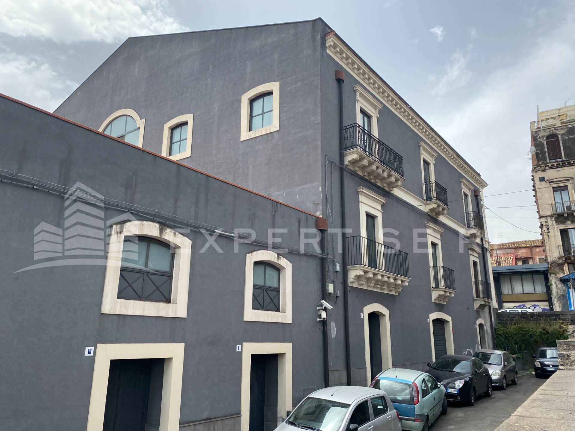 Intero stabile commerciale in vendita a Catania, Zona centro