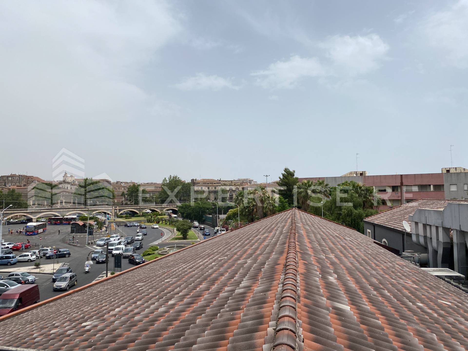 Intero stabile commerciale in vendita a Catania, Zona centro