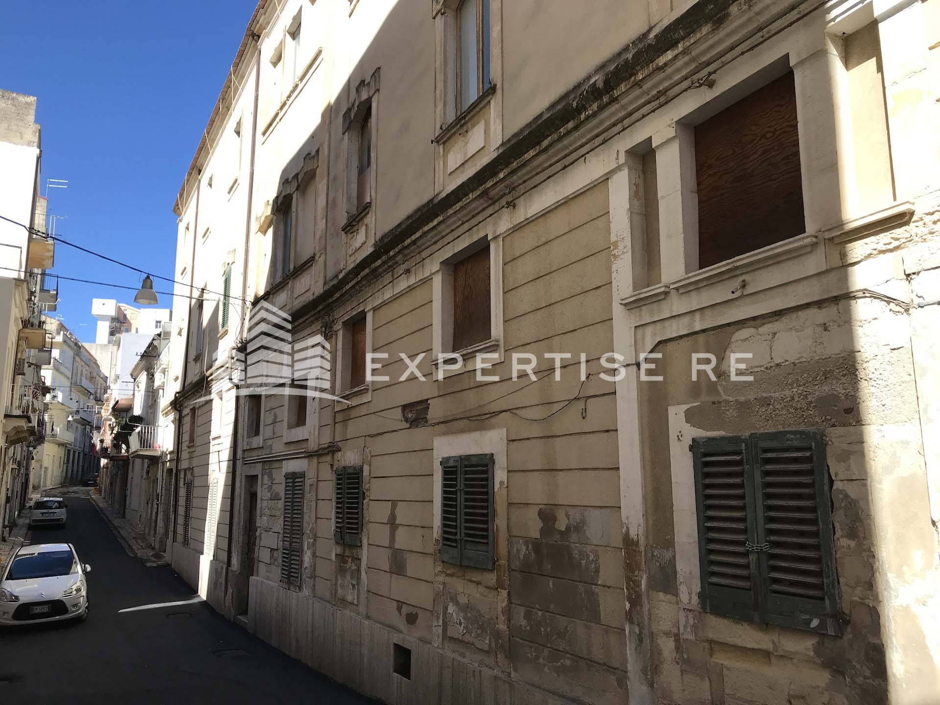 Intero stabile commerciale in vendita a Ragusa, Ibla