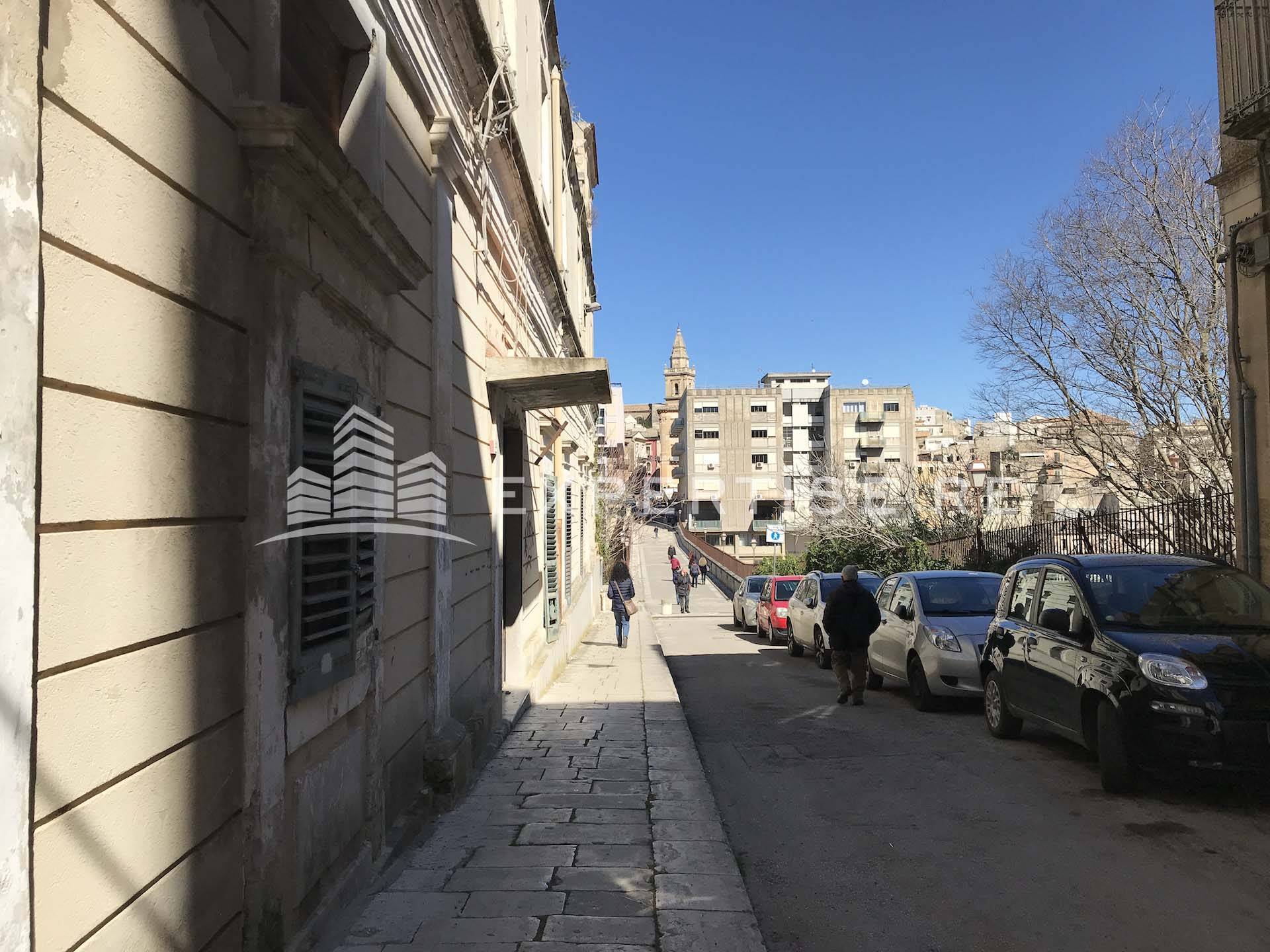 Intero stabile commerciale in vendita a Ragusa, Ibla