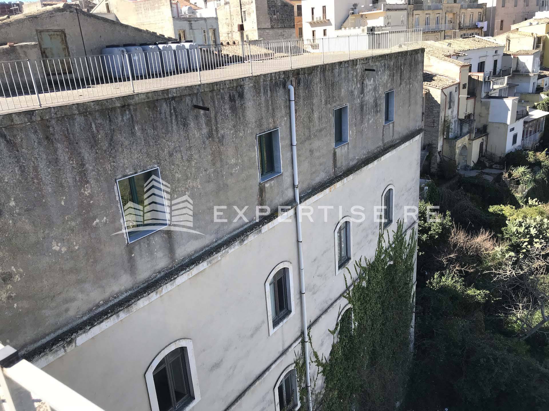 Intero stabile commerciale in vendita a Ragusa, Ibla