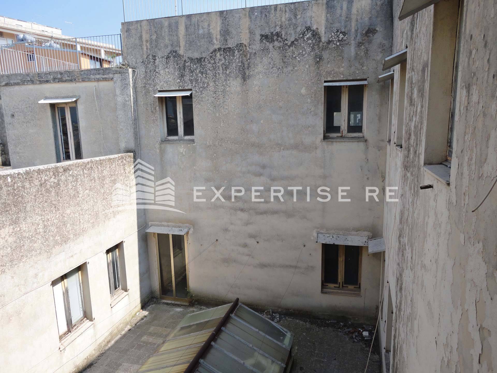 Intero stabile commerciale in vendita a Ragusa, Ibla