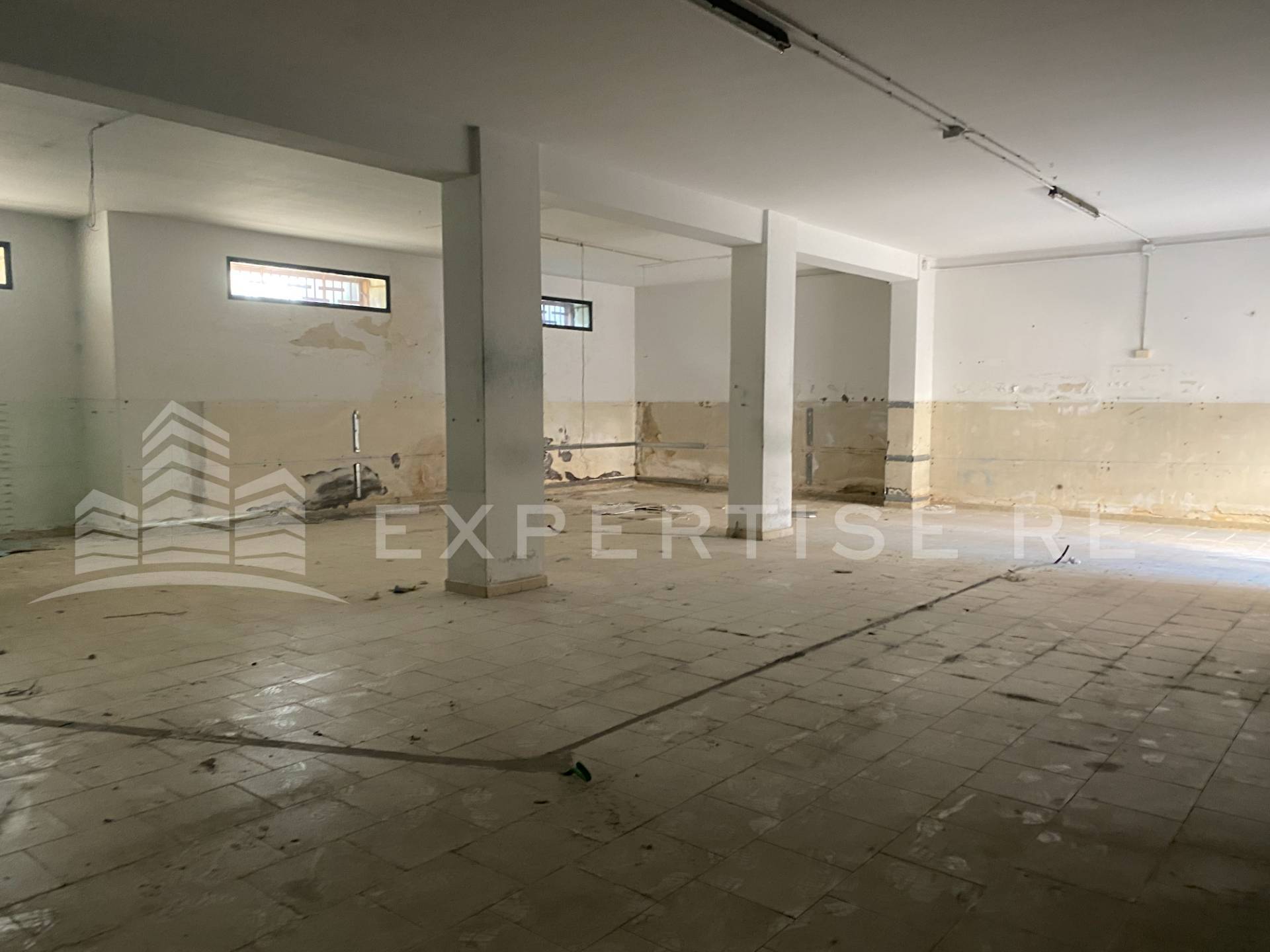 Locale commerciale in vendita a Viagrande