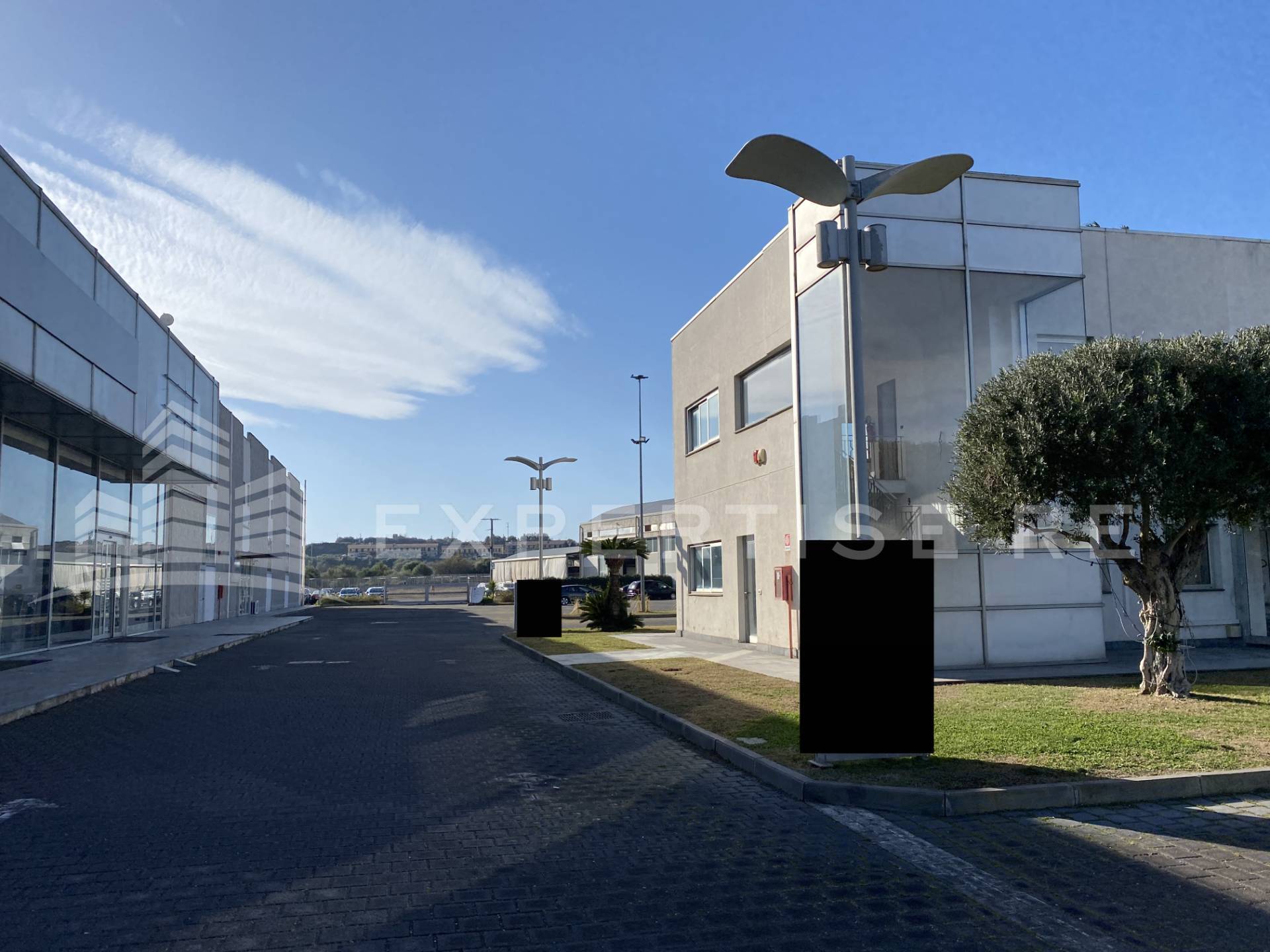 Locale commerciale in vendita a Belpasso