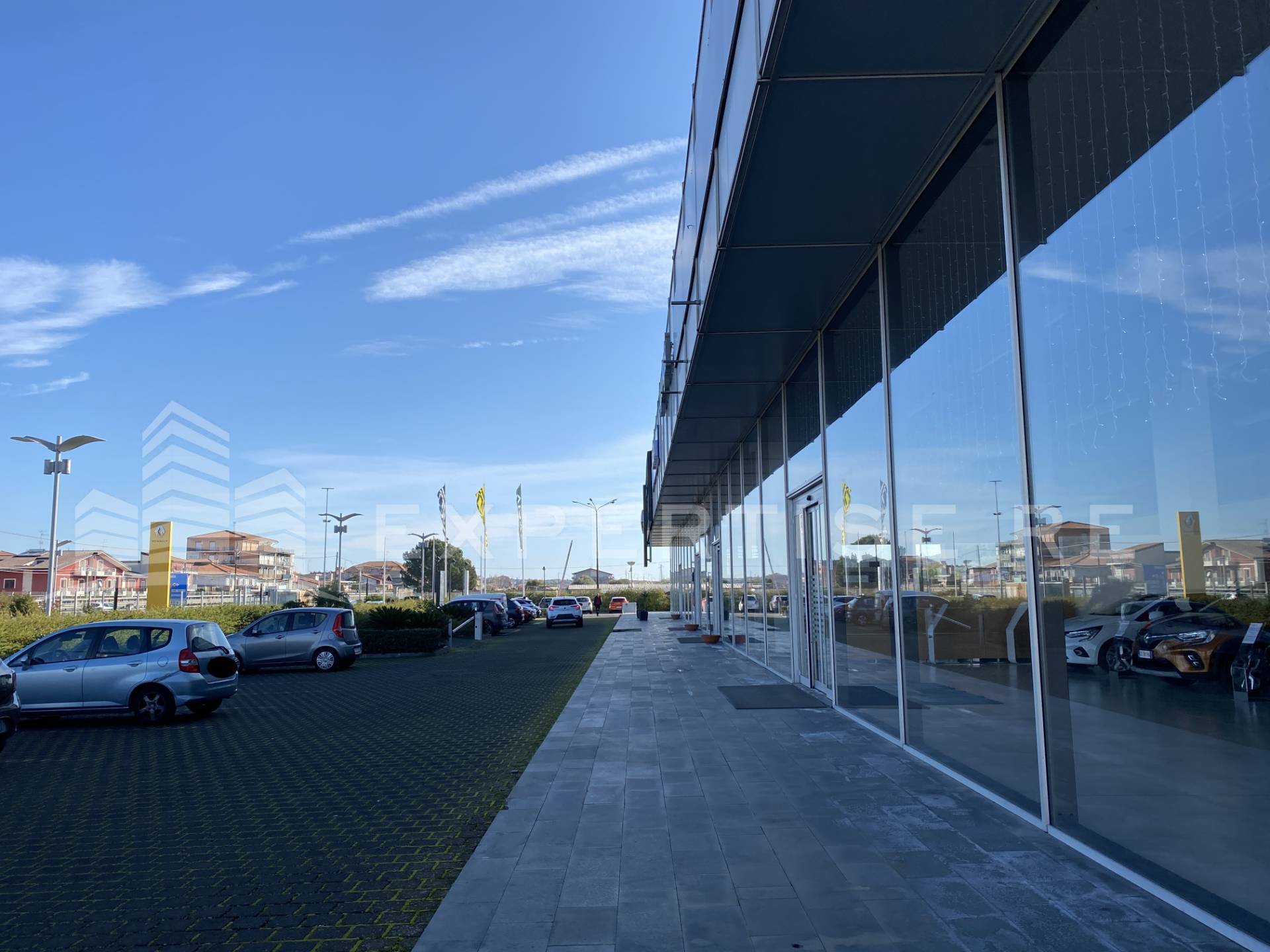 Locale commerciale in vendita a Belpasso