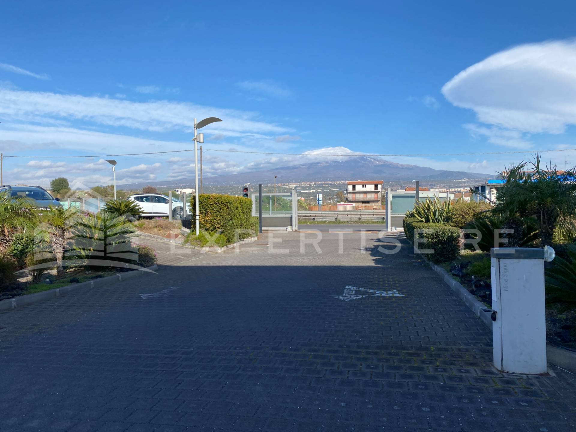 Locale commerciale in vendita a Belpasso