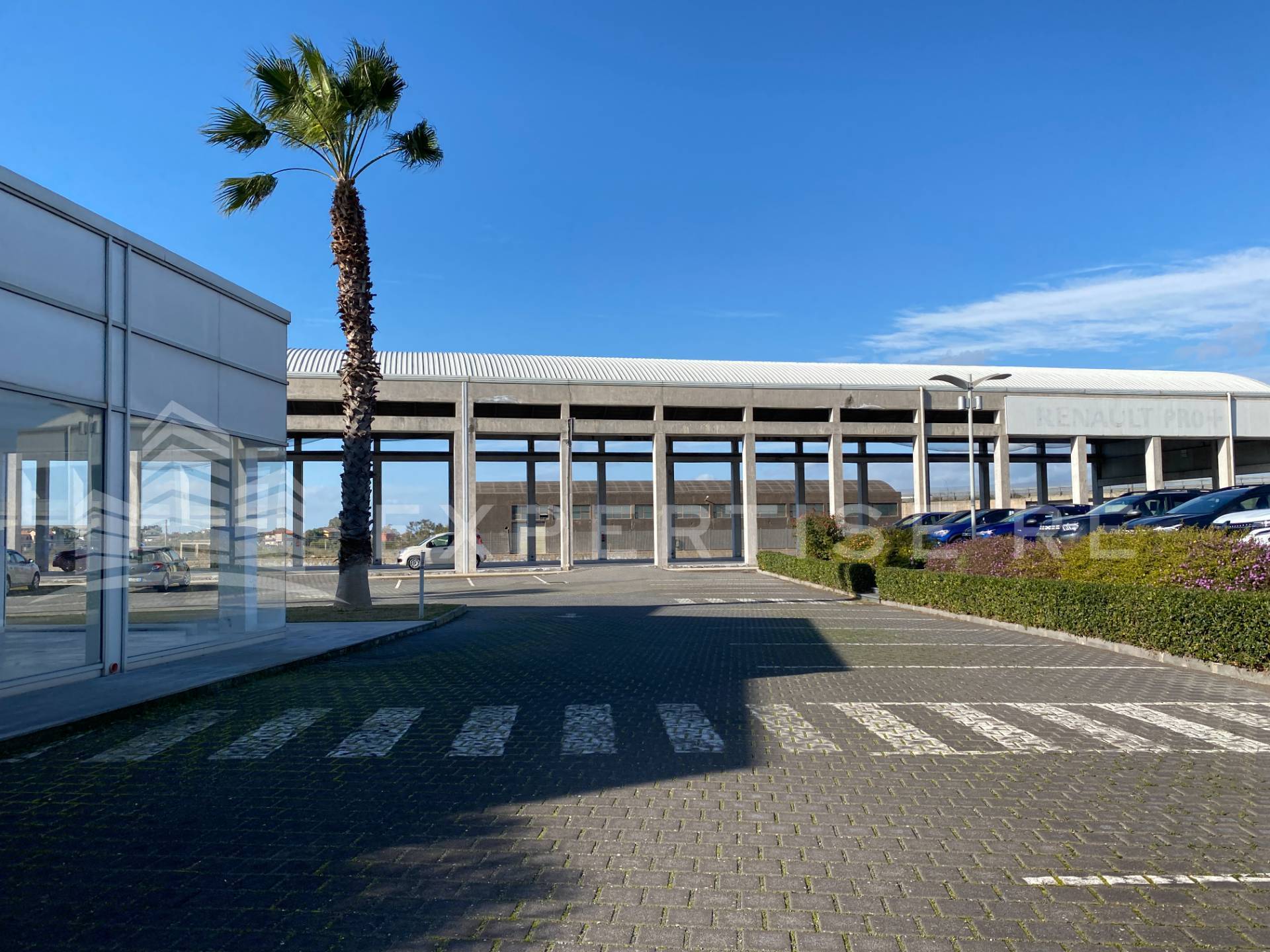 Locale commerciale in vendita a Belpasso