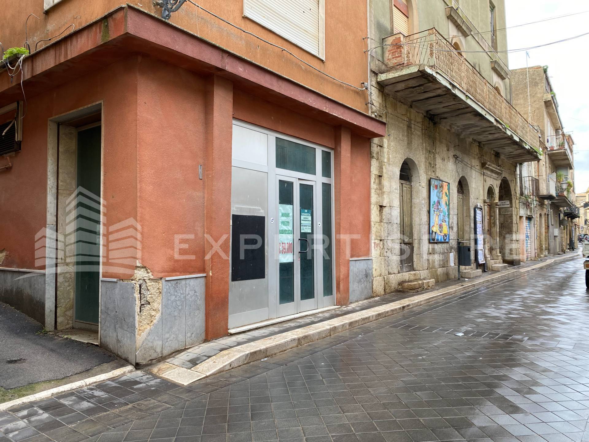 Locale commerciale in vendita a Castrofilippo