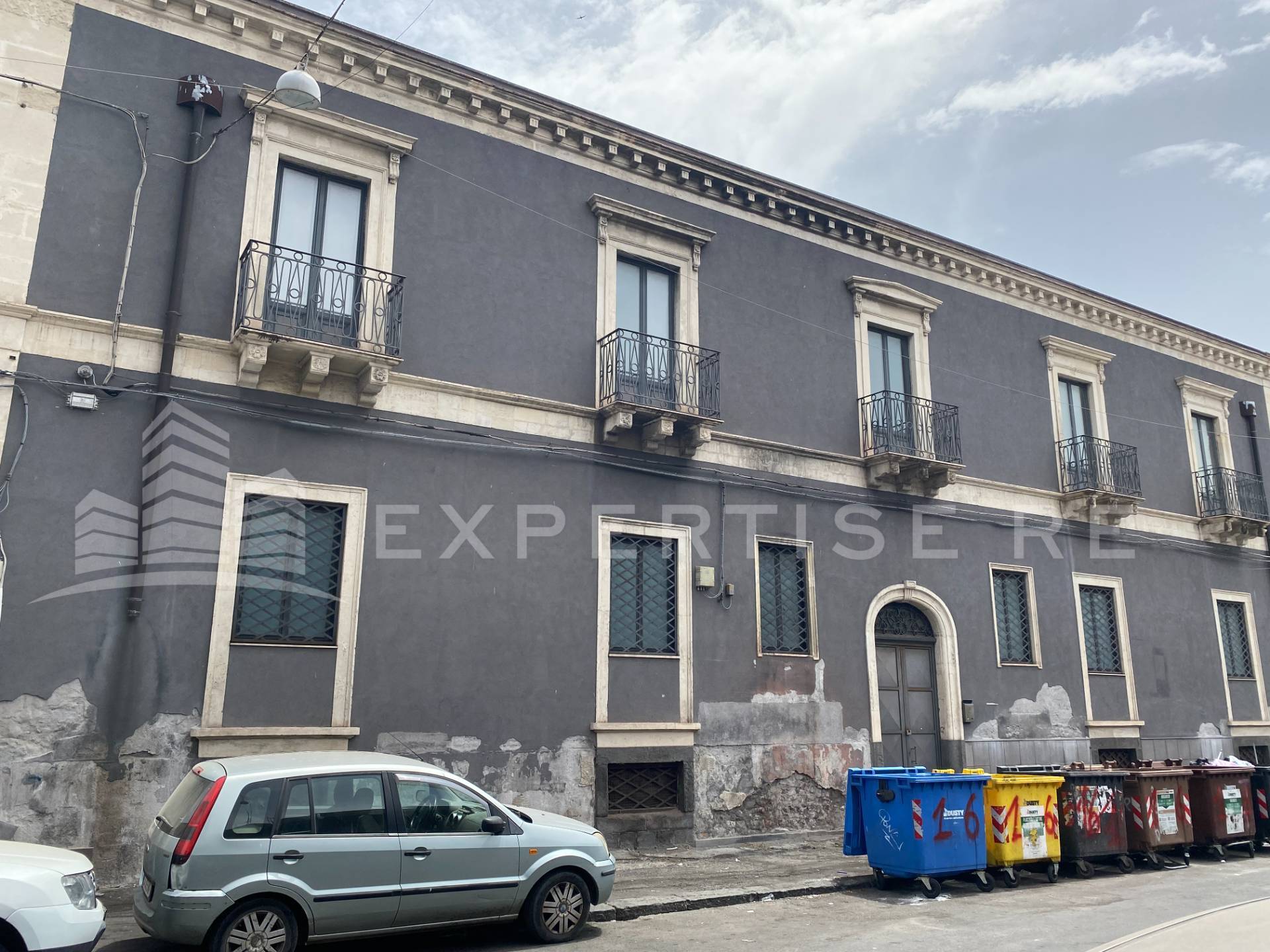 Intero stabile commerciale in vendita a Catania, Zona centro