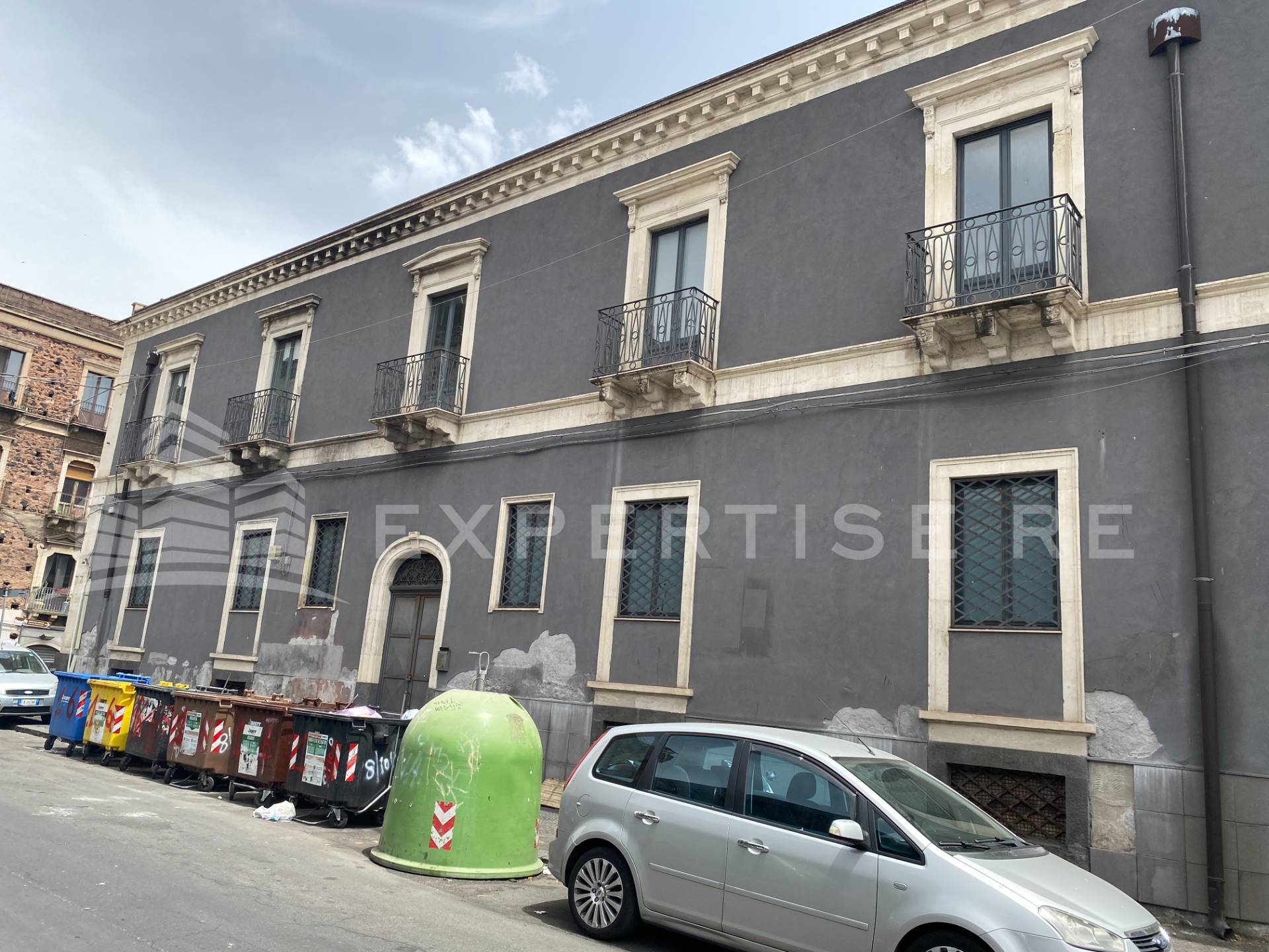 Intero stabile commerciale in vendita a Catania, Zona centro
