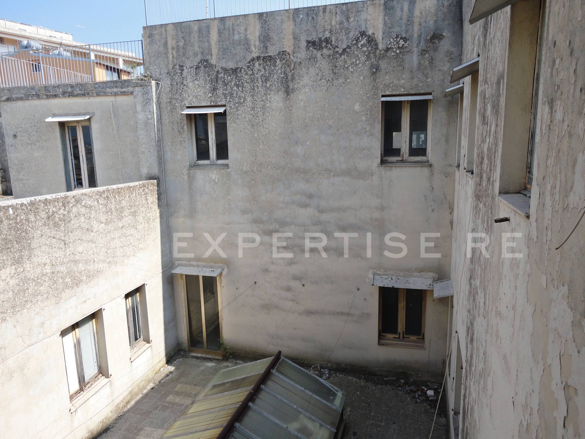 Intero stabile commerciale in vendita a Ragusa, Ibla