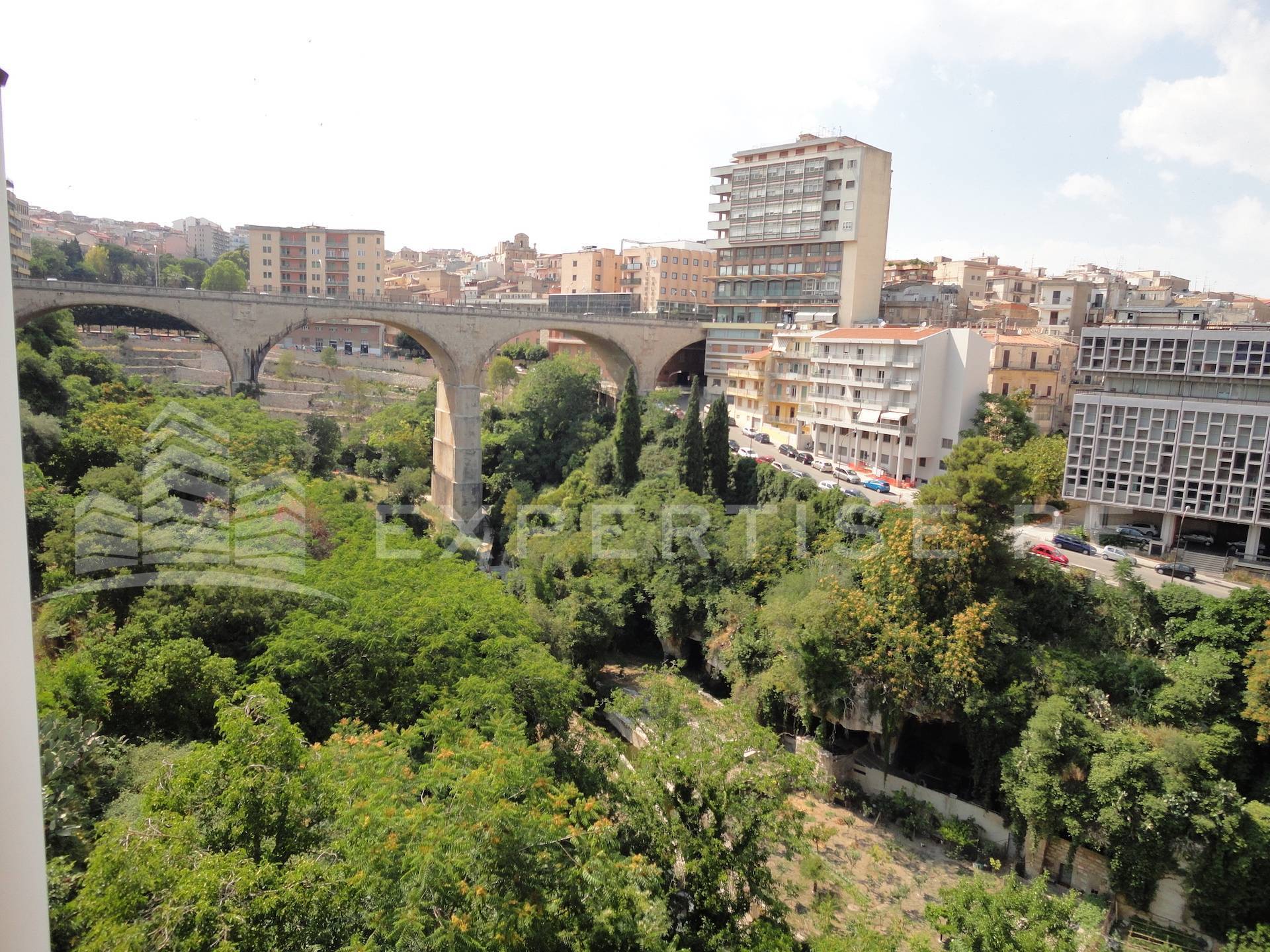 Intero stabile commerciale in vendita a Ragusa, Ibla