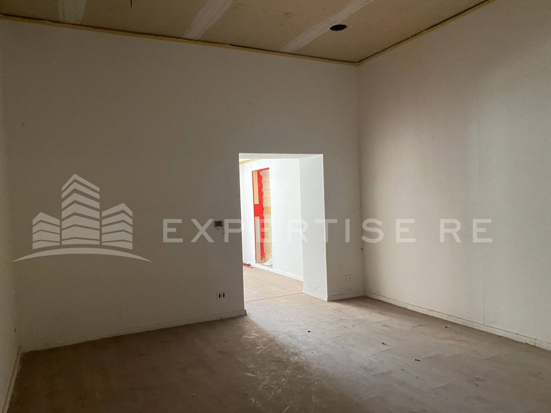 Locale commerciale in vendita a Palermo, Calatafimi