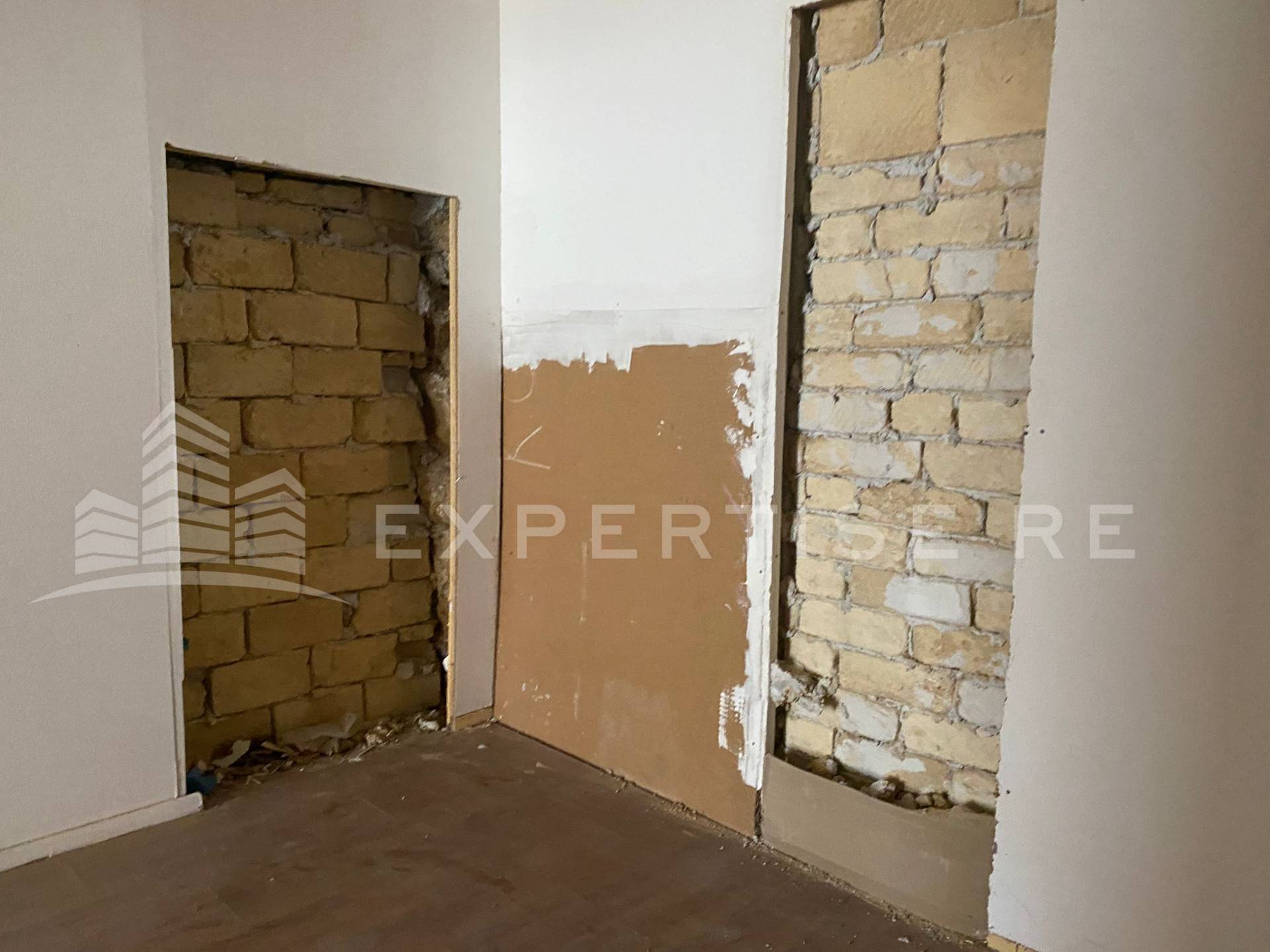 Locale commerciale in vendita a Palermo, Calatafimi