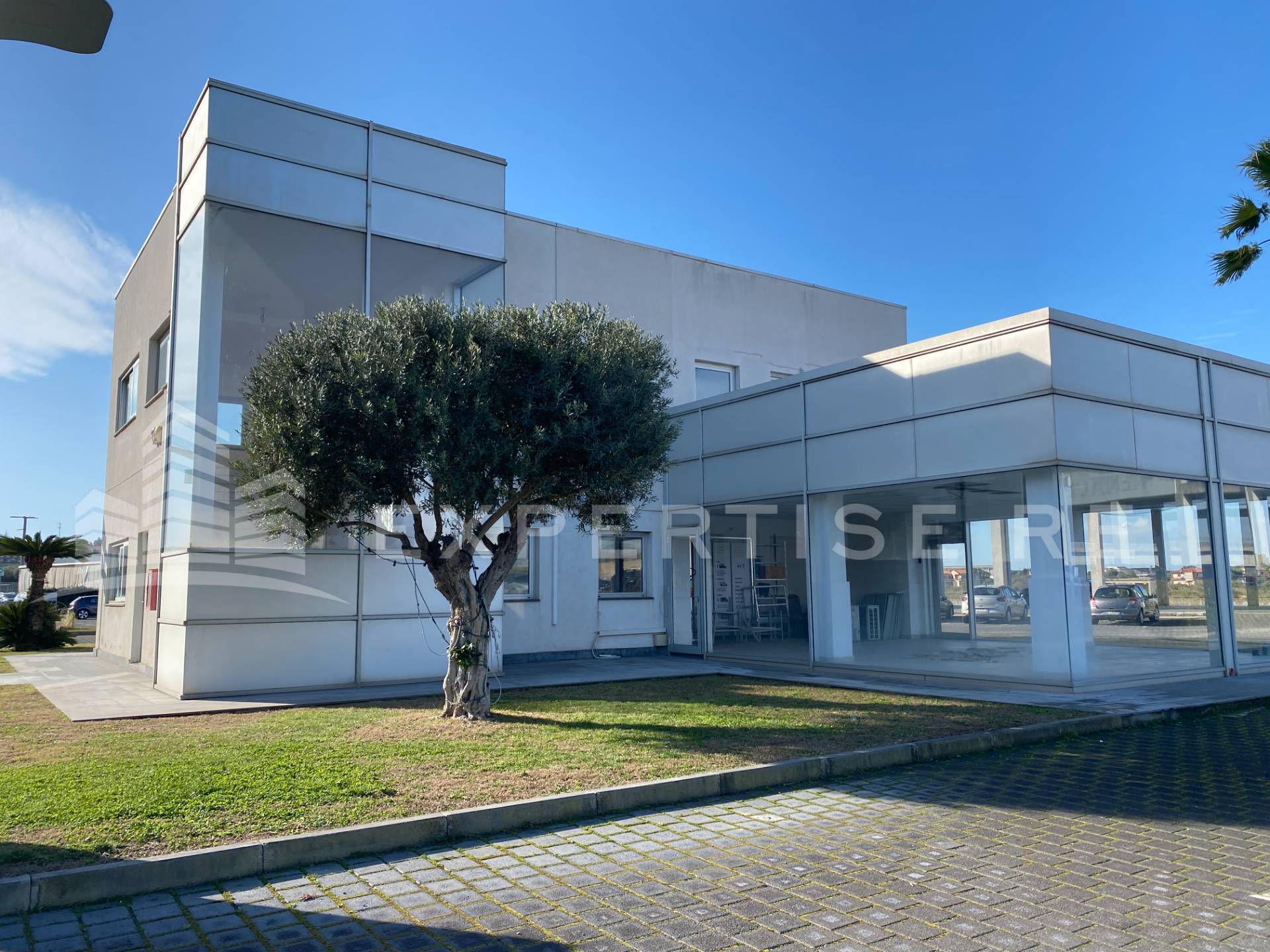 Locale commerciale in vendita a Belpasso